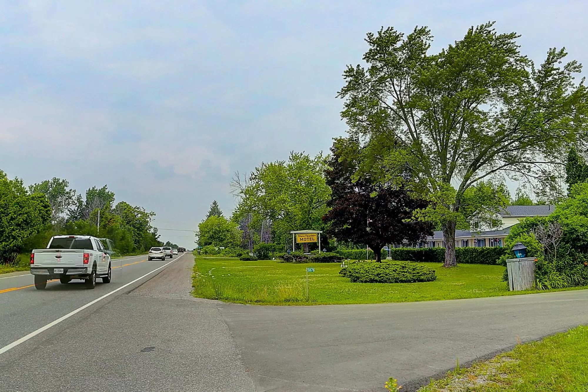 Garden in Stone Fountain Motel