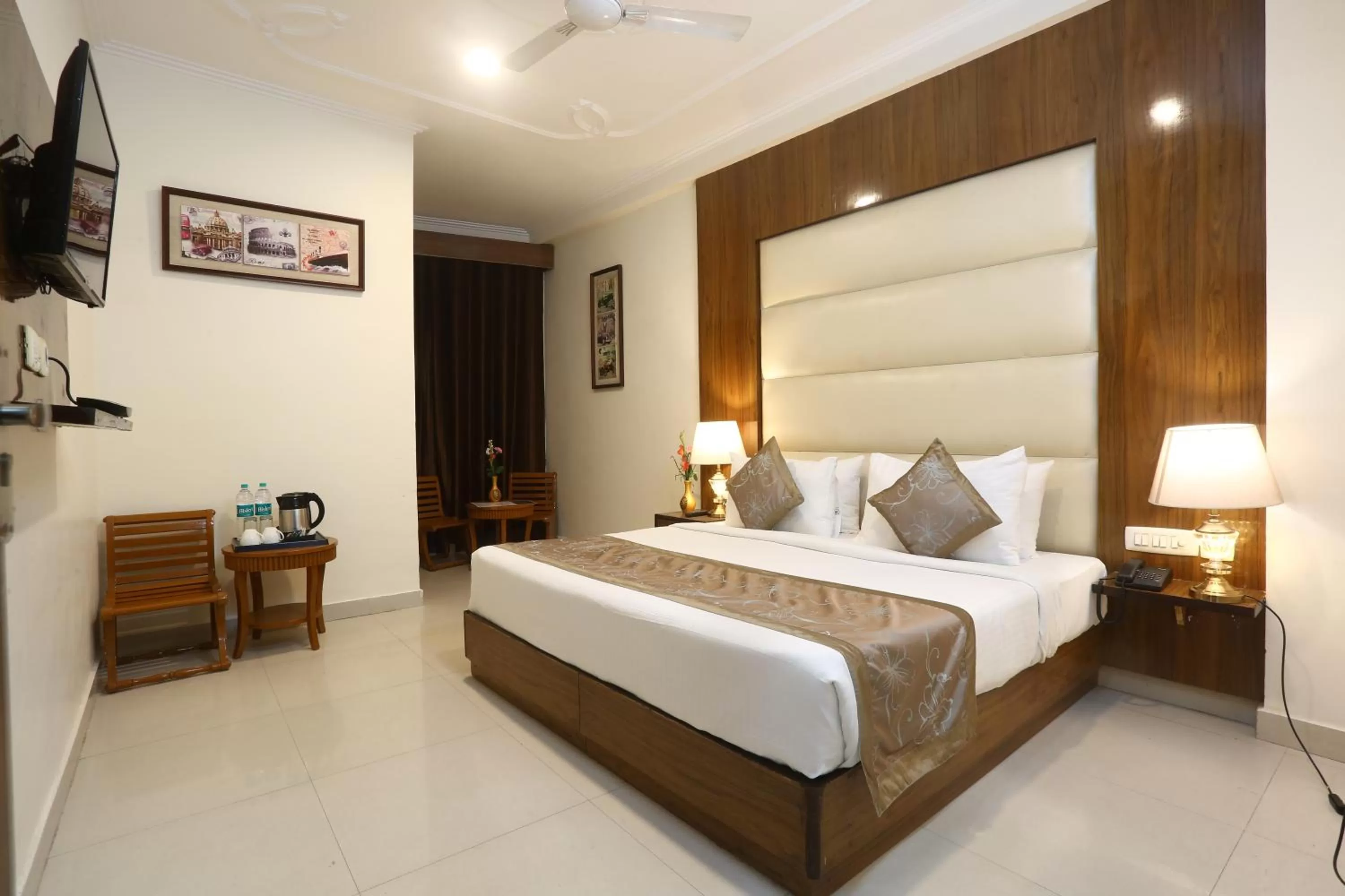 Bedroom, Bed in Hotel Earth