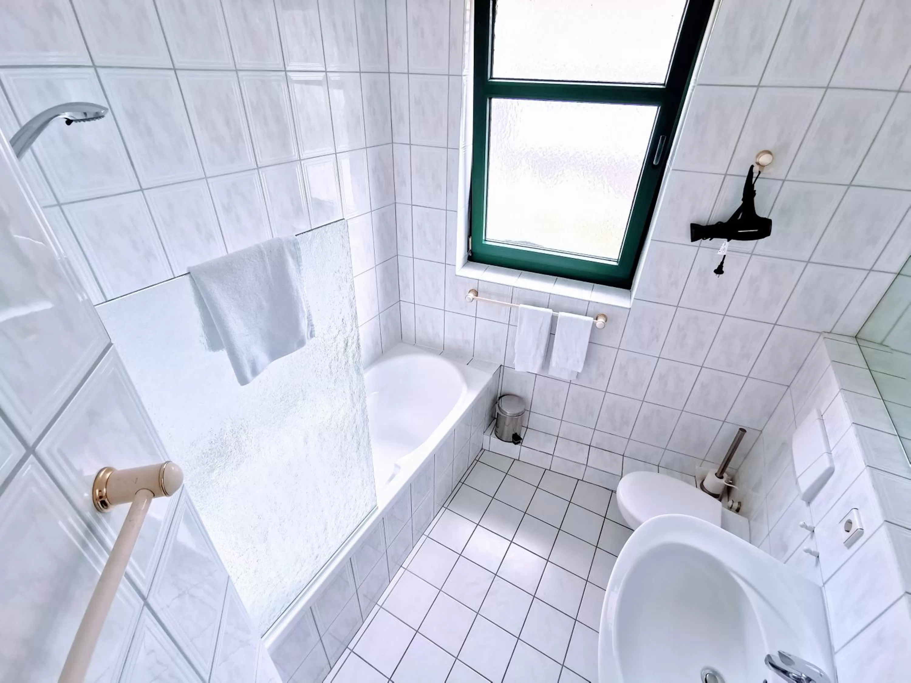 Shower in Höhen Hotel Viersen