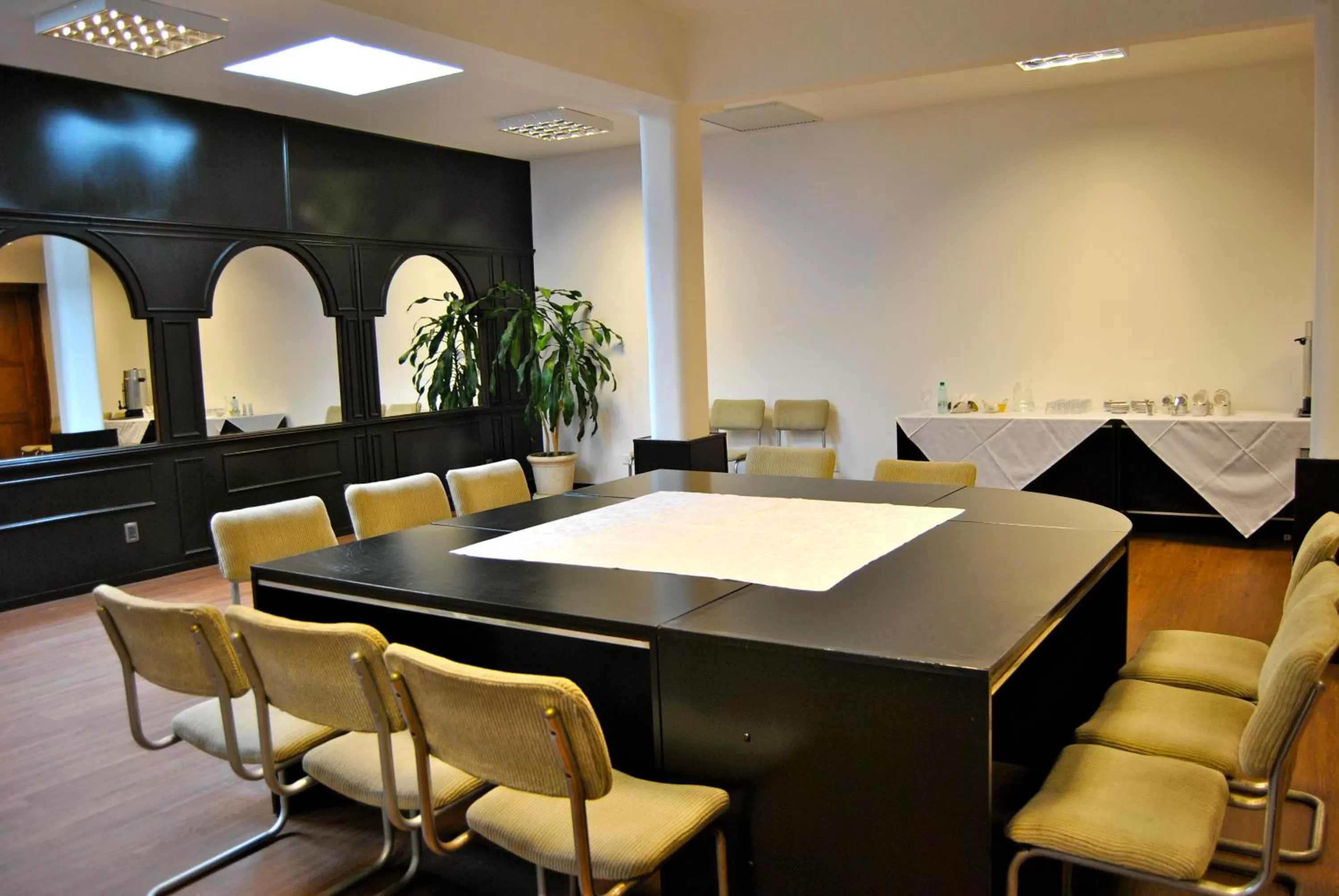 Business facilities in Hotel Iberia