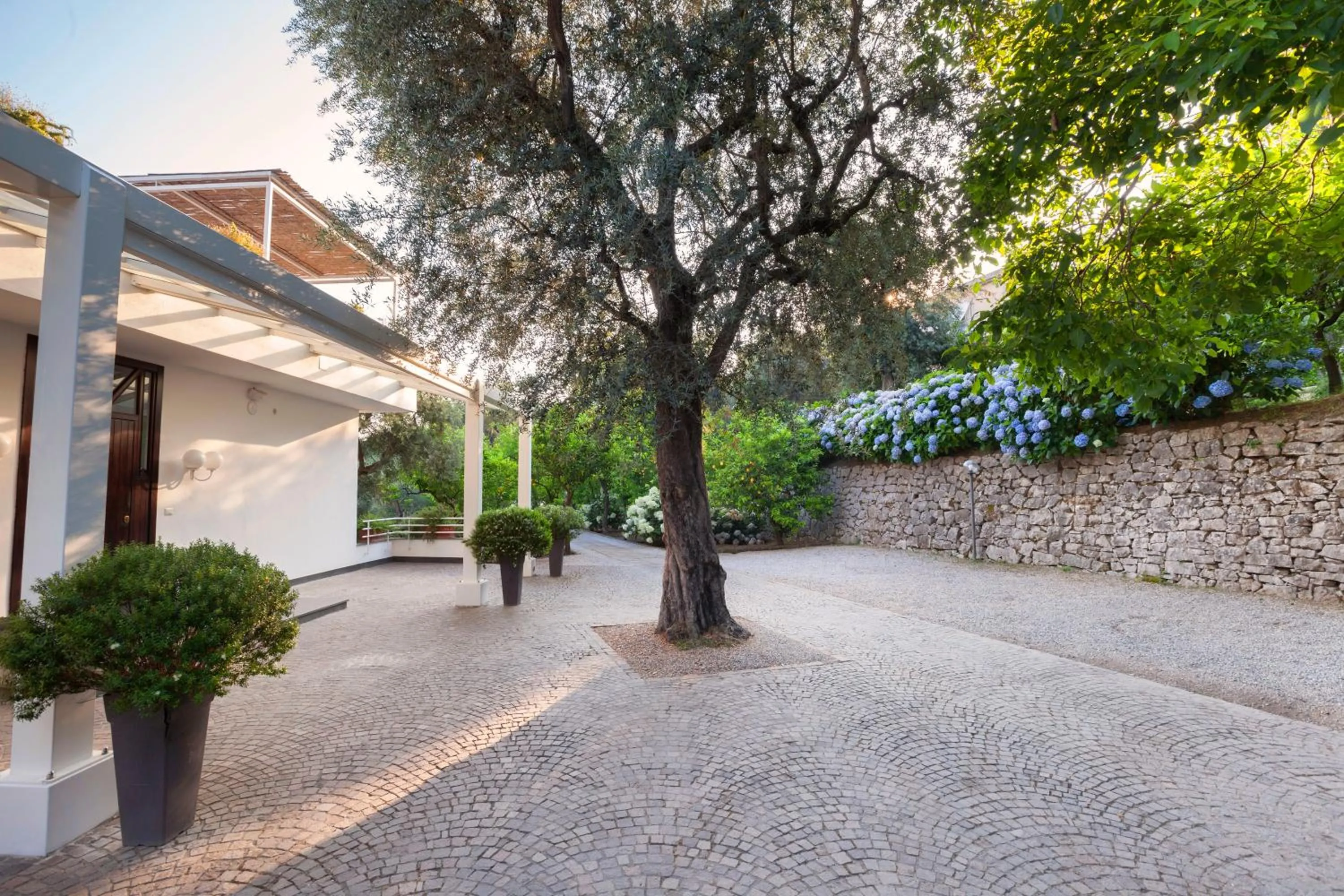 Facade/entrance in Villa Oriana Relais