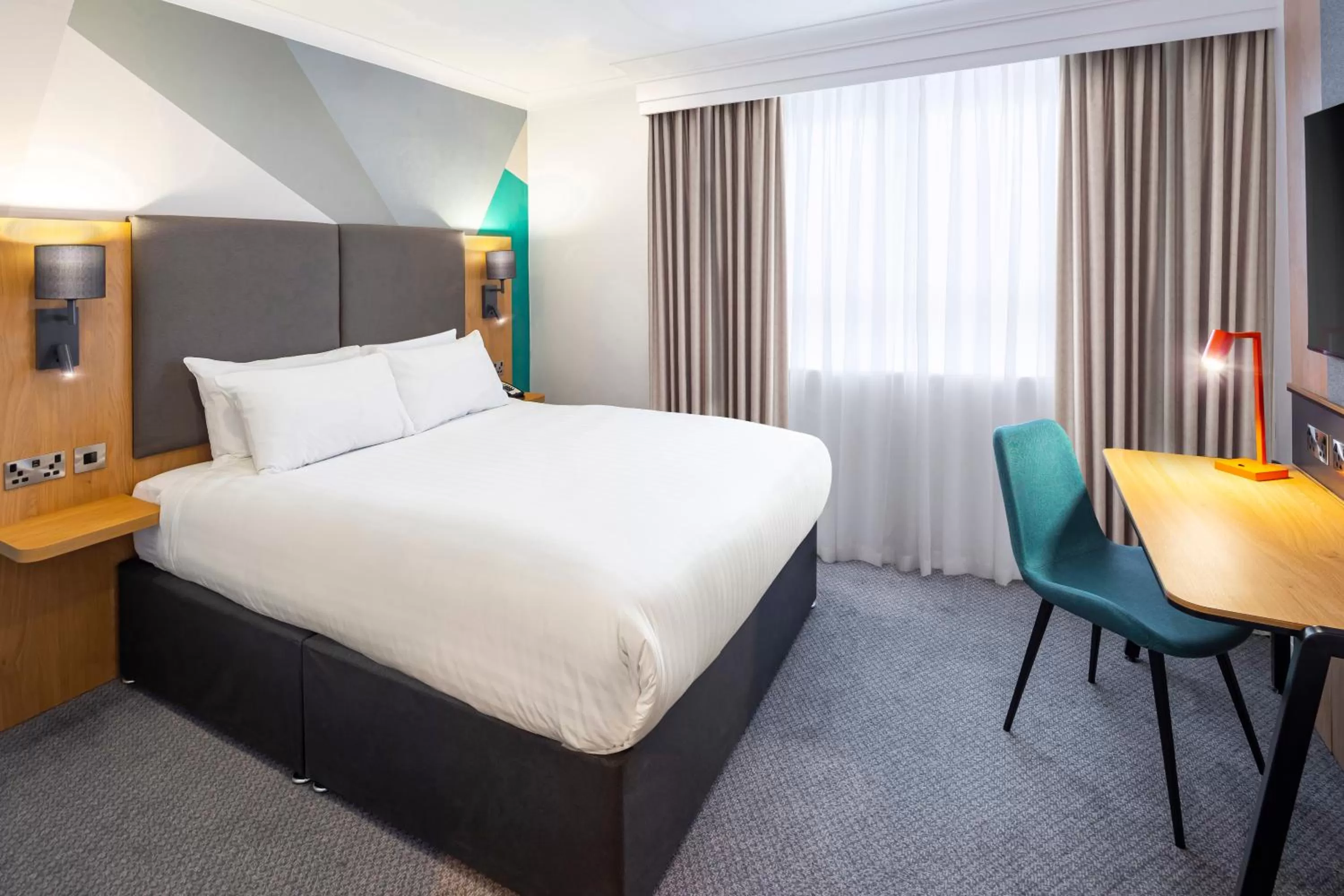 Bed in Holiday Inn London-Bexley by IHG