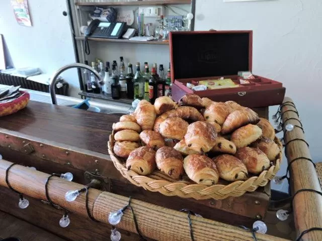 Buffet breakfast in L auberge du lion d or