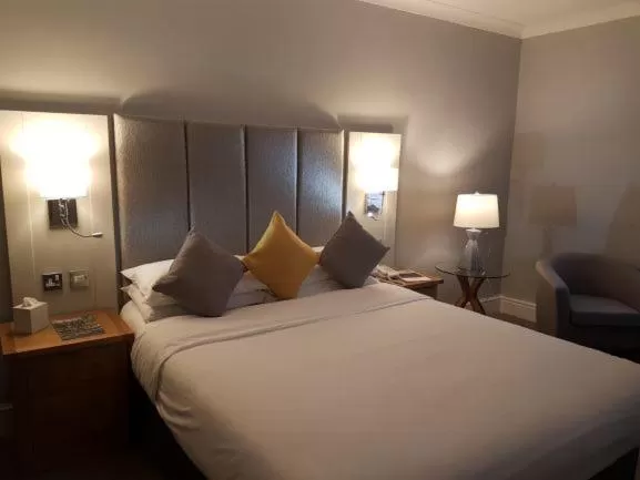 Bedroom, Bed in The Diplomat Hotel Restaurant & Spa