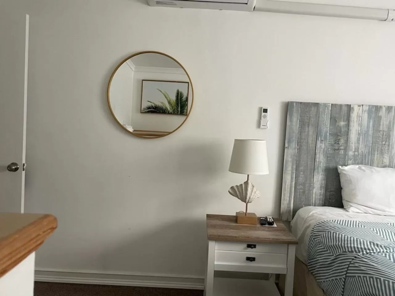 Bedroom, Bed in Ocean Lodge Santa Monica Beach Hotel