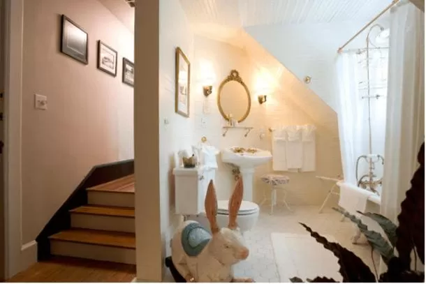 Bathroom in Black Walnut B&B Inn