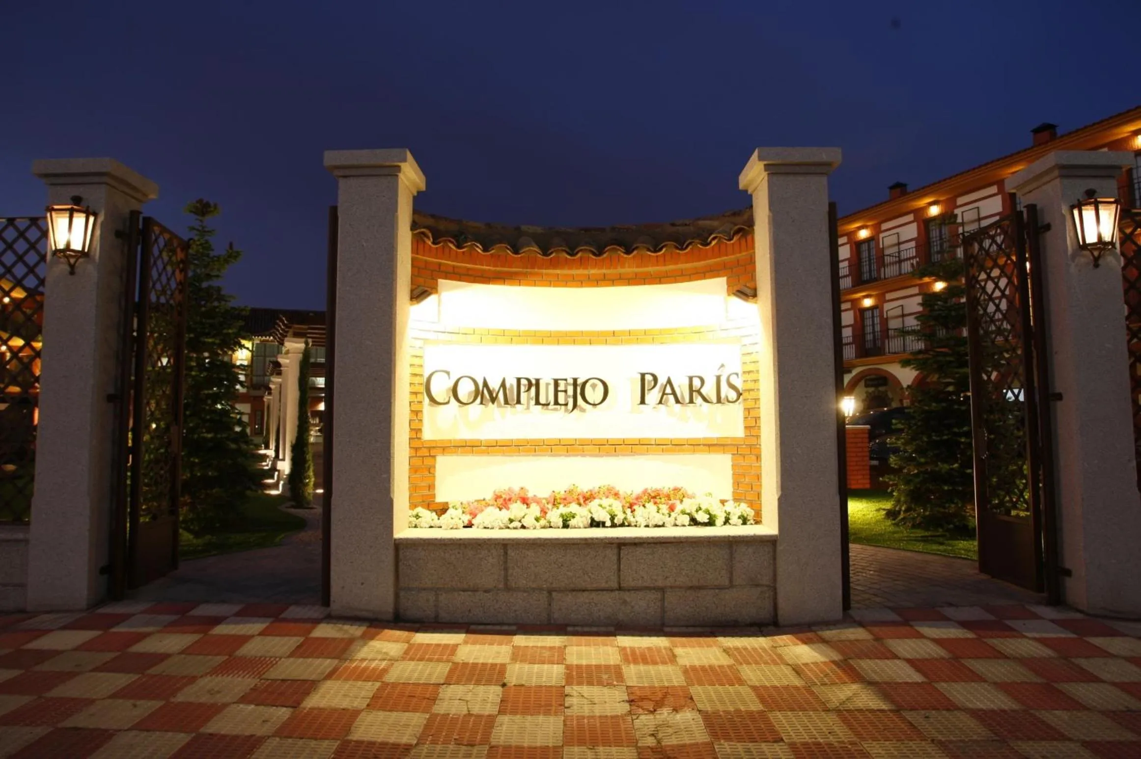 Facade/entrance in Hotel Complejo París