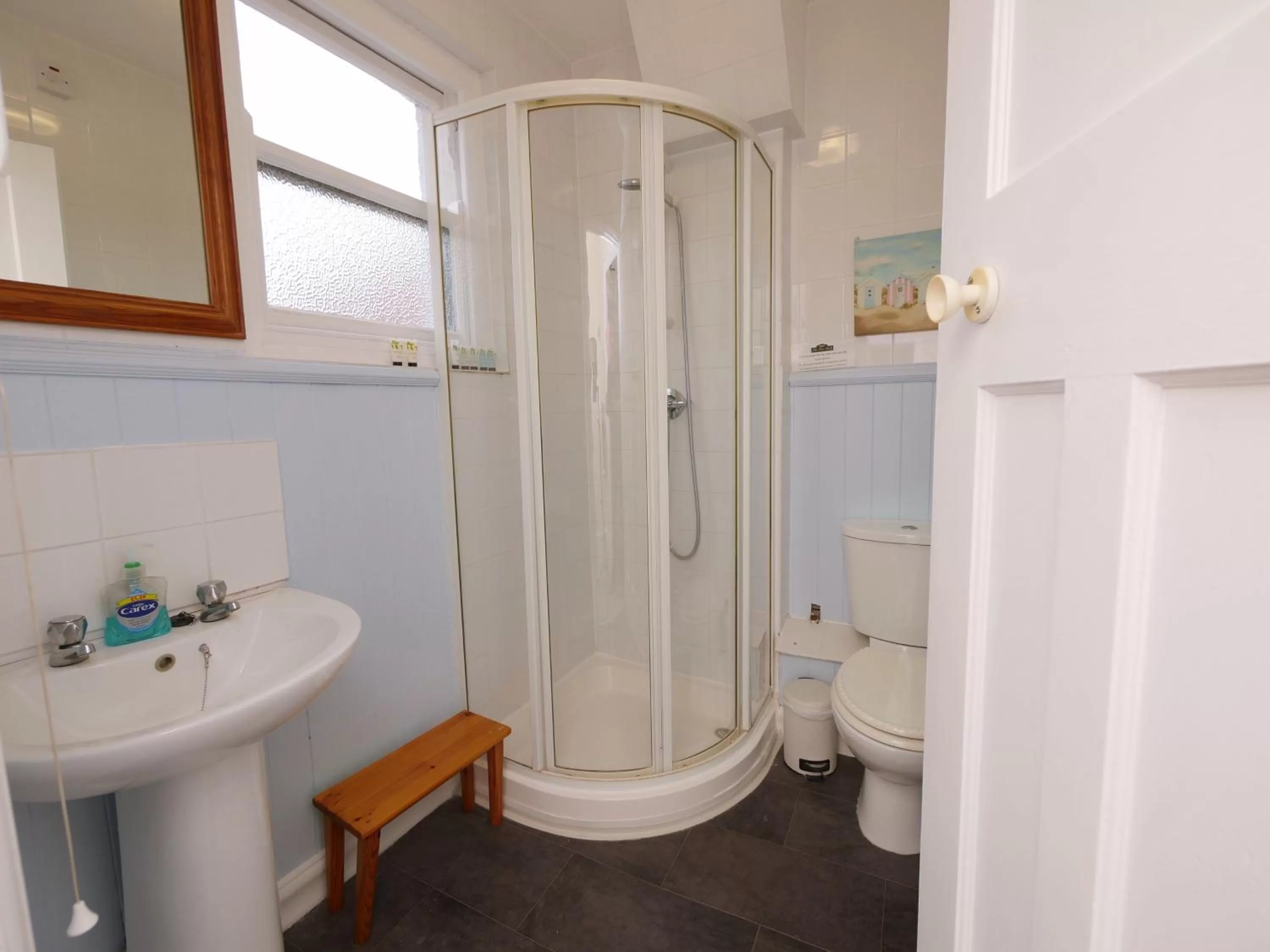 Shower in The Five Bells, Eastry