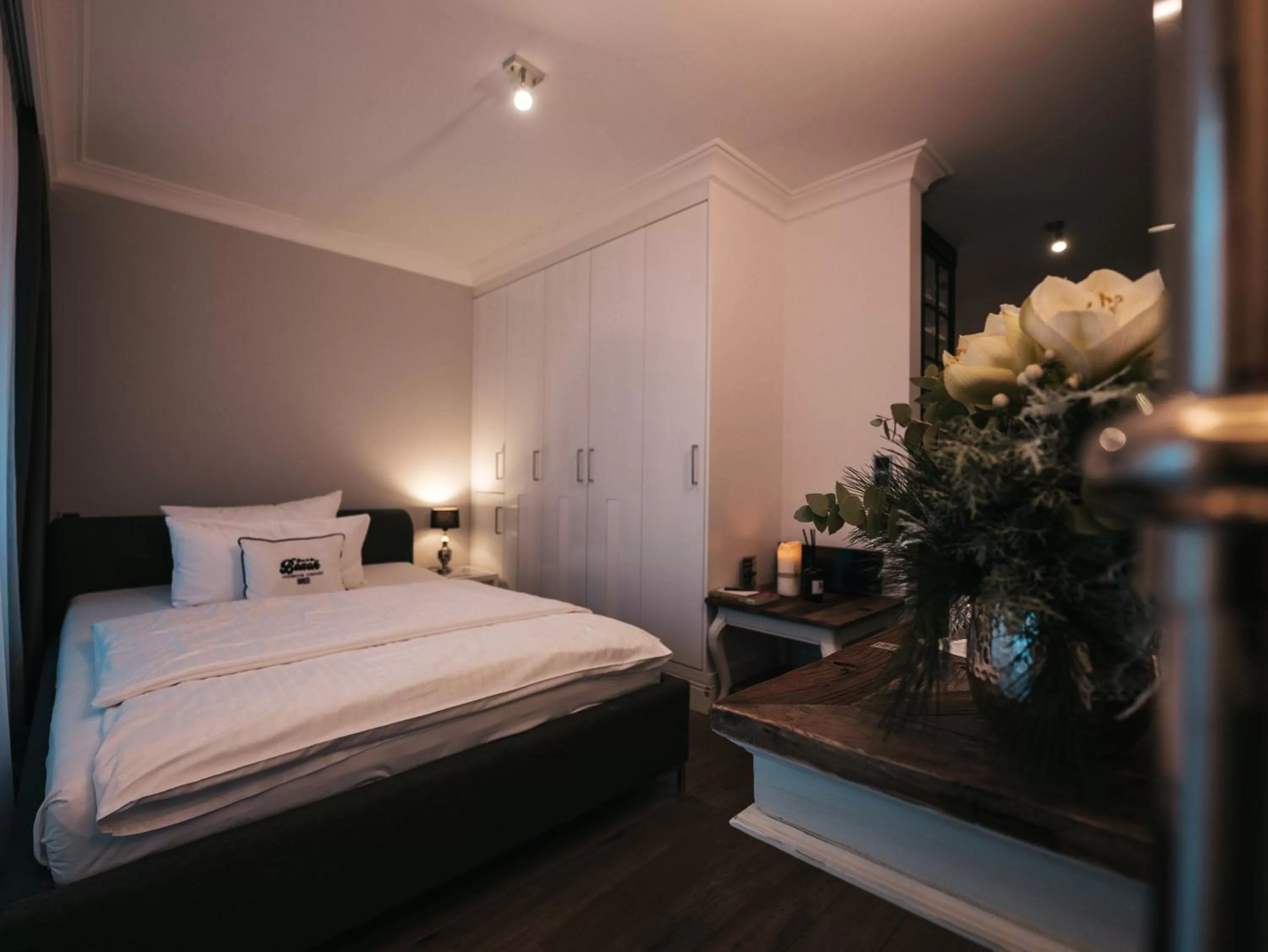 Bedroom, Bed in Das Windhuk