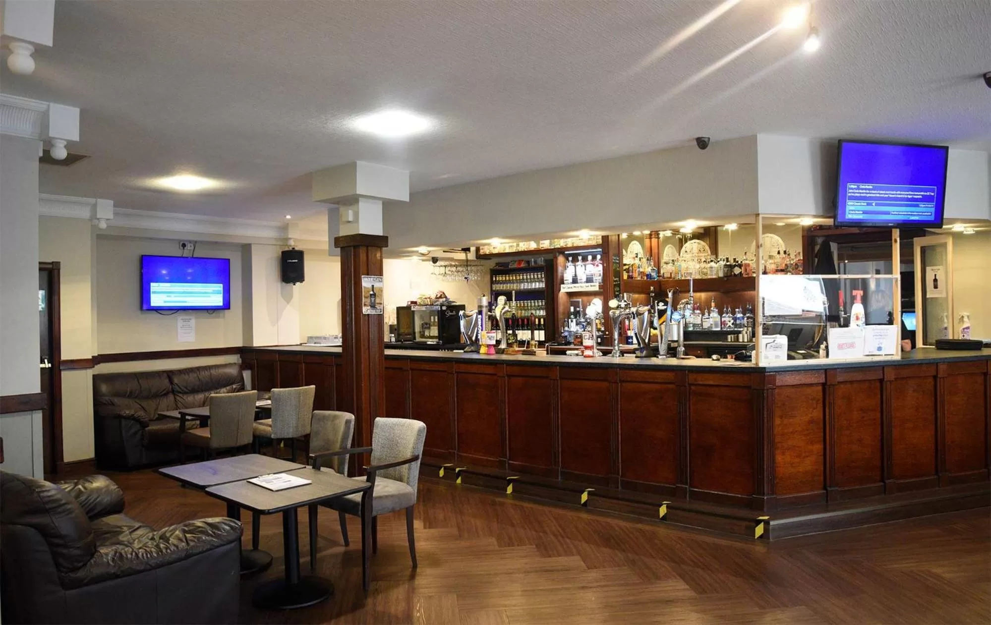 Lounge or bar in The Royal Hotel