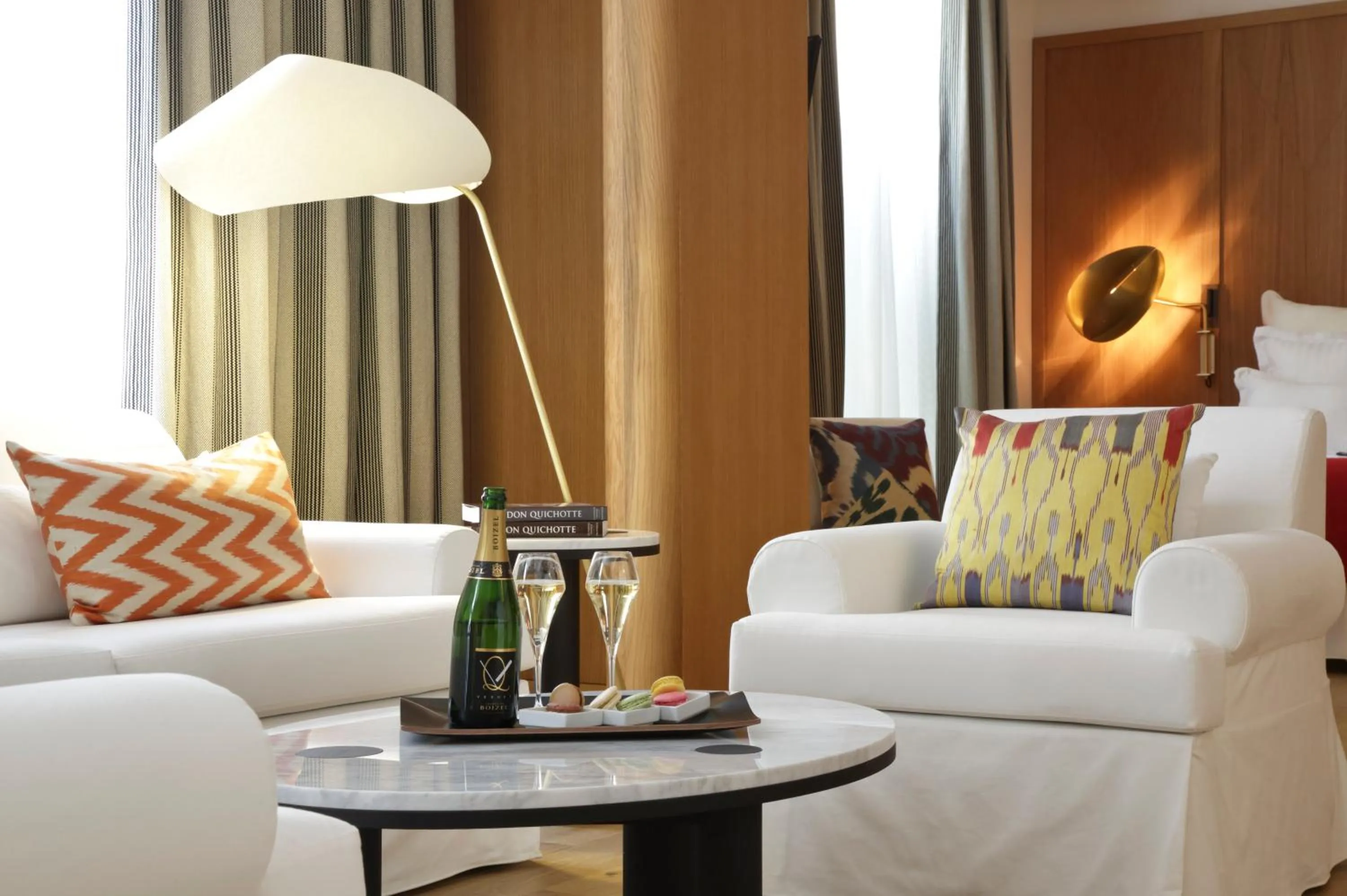 Seating area in Hôtel Vernet Champs Elysées Paris