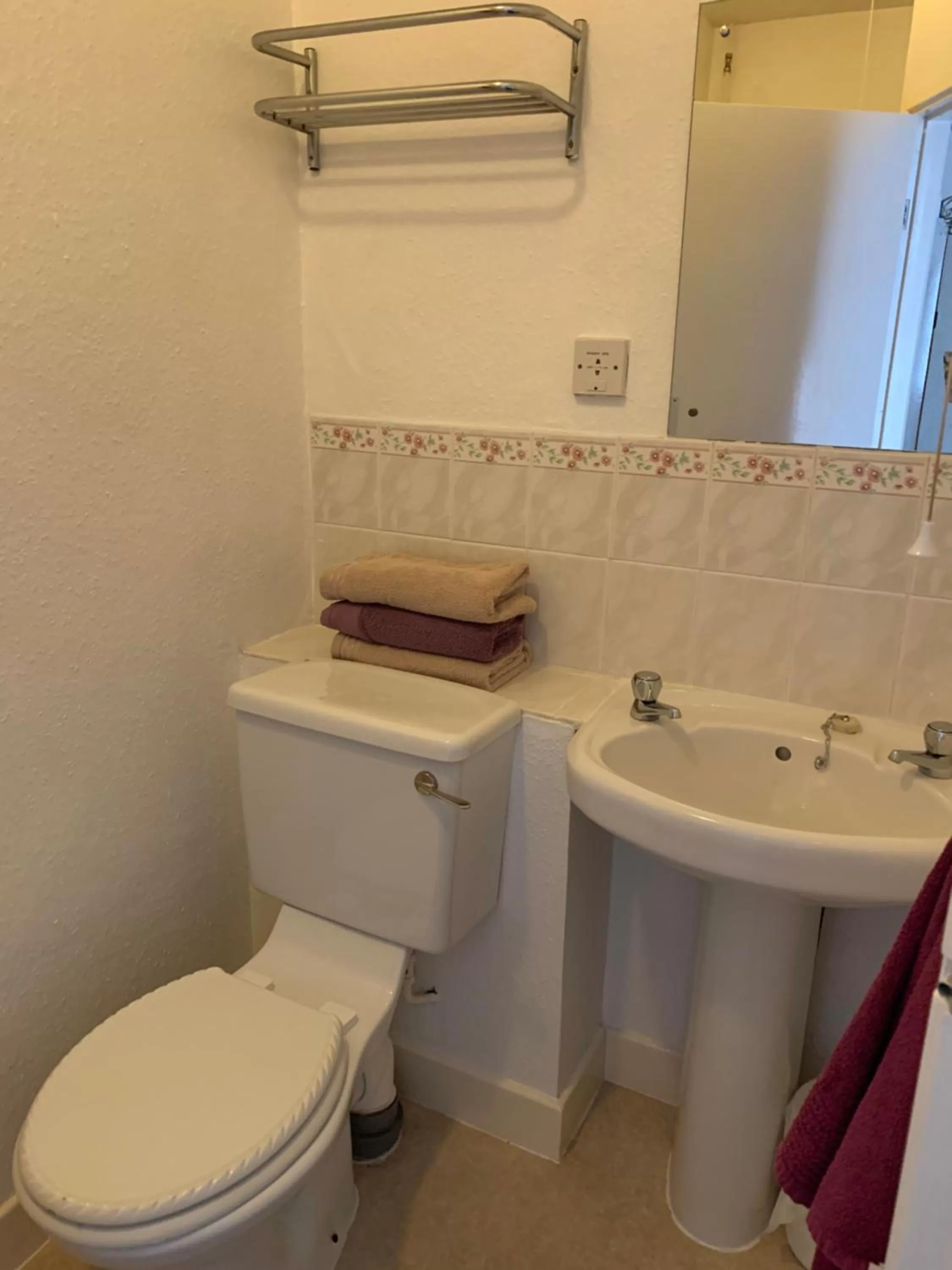 Bathroom in Alondra Hotel