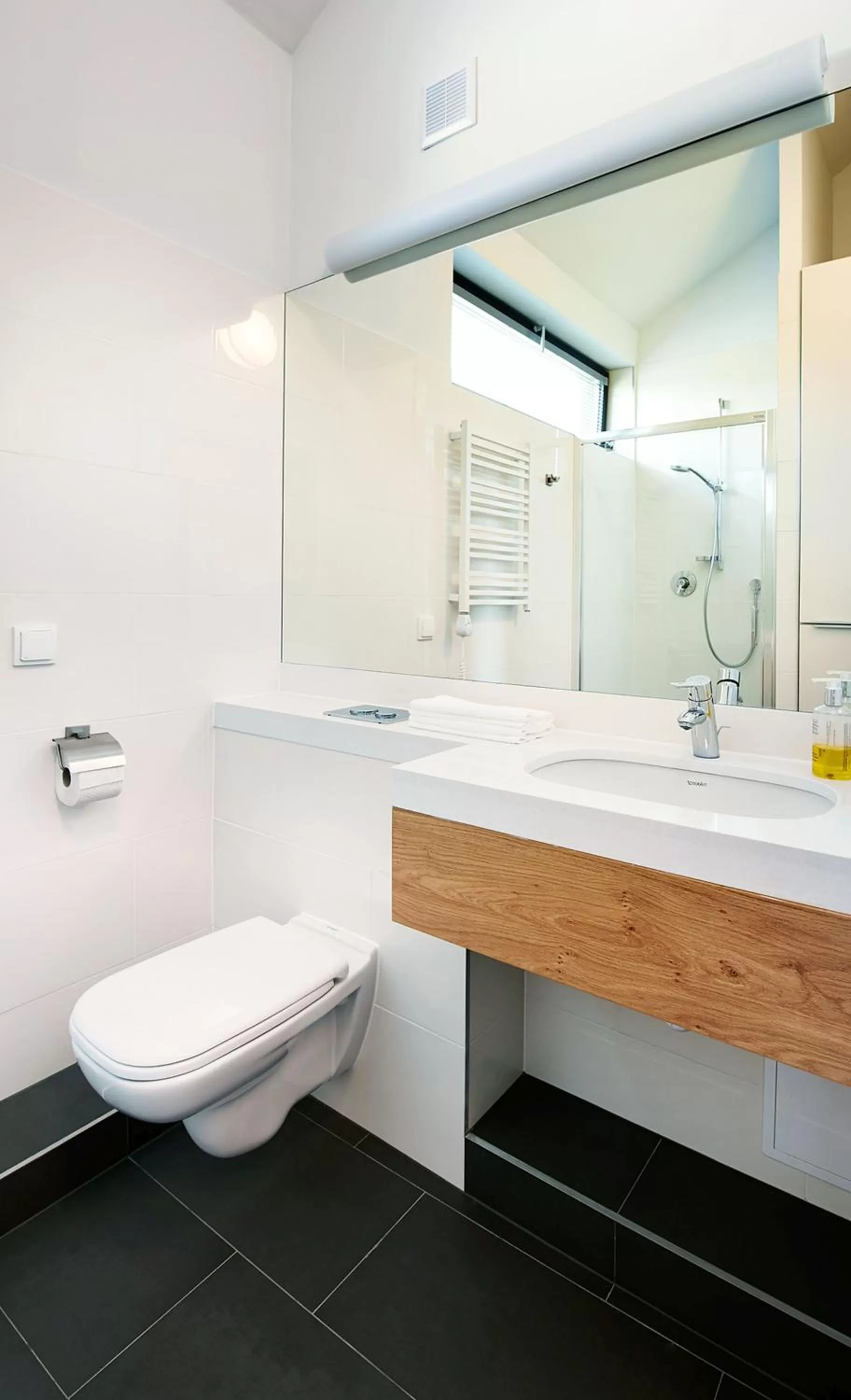 Bathroom in Boulevard Ustronie Morskie by Zdrojowa