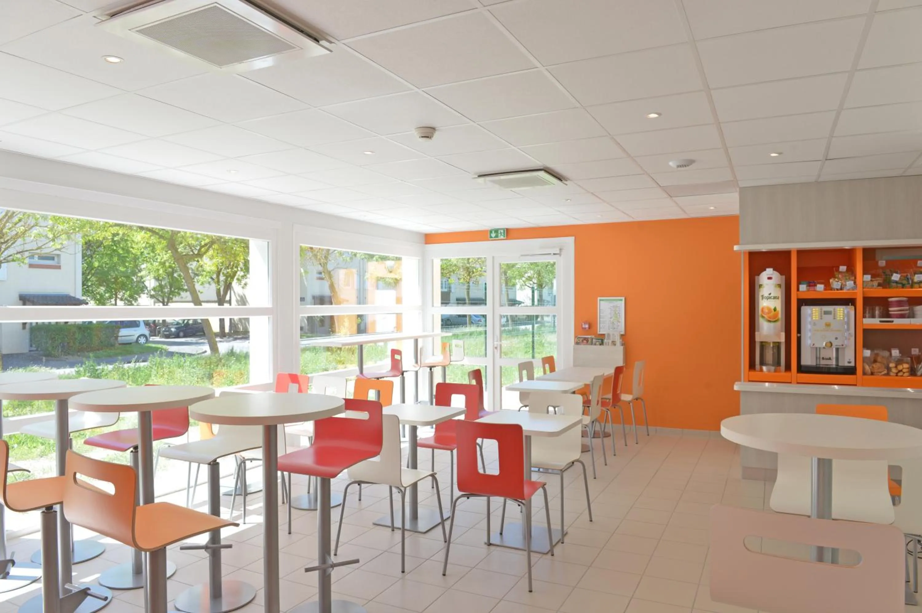Restaurant/places to eat in Premiere Classe Reims Nord - Bétheny