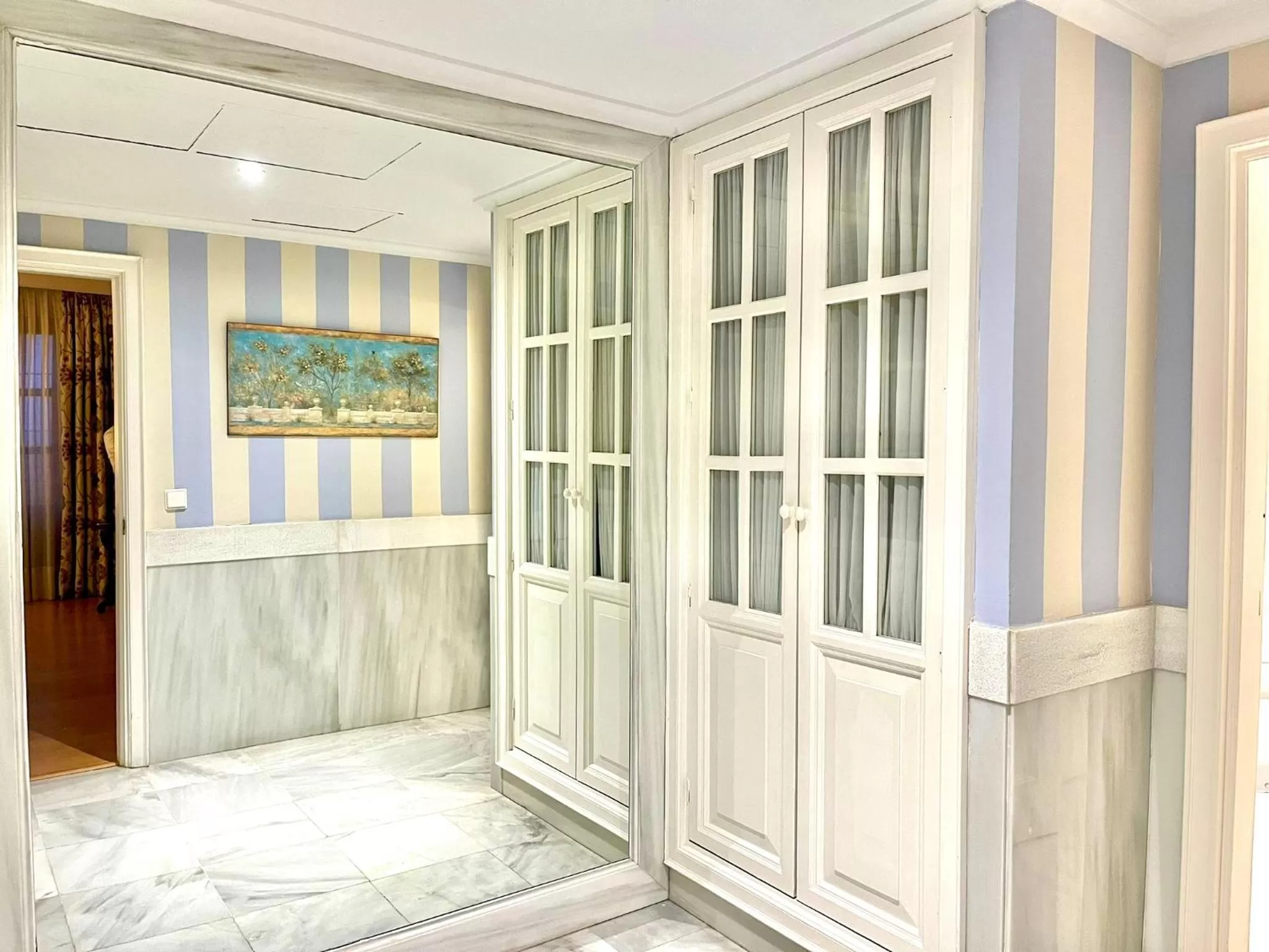 wardrobe, Bed in Hotel Alcázar de la Reina