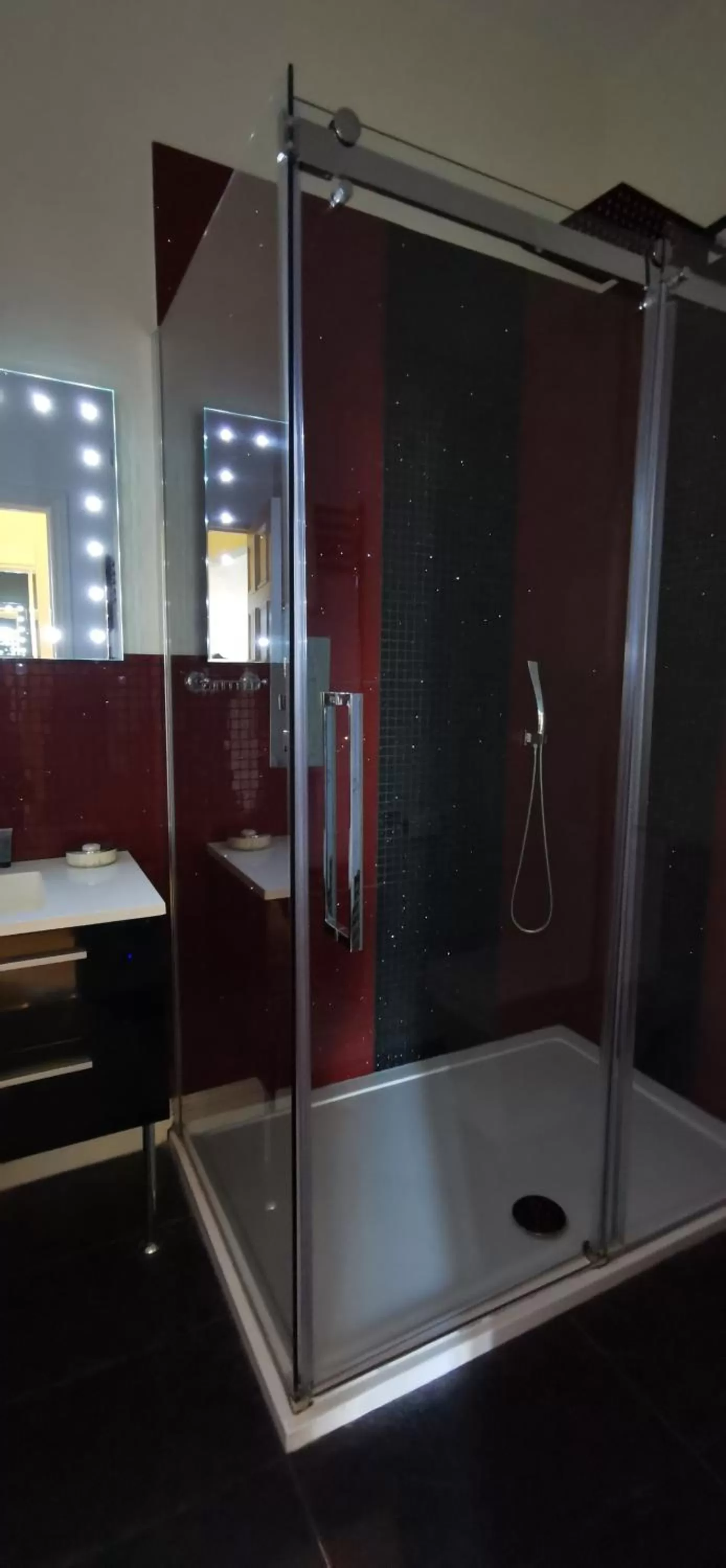 Bathroom in Buccleuch and Queensberry Arms Hotel