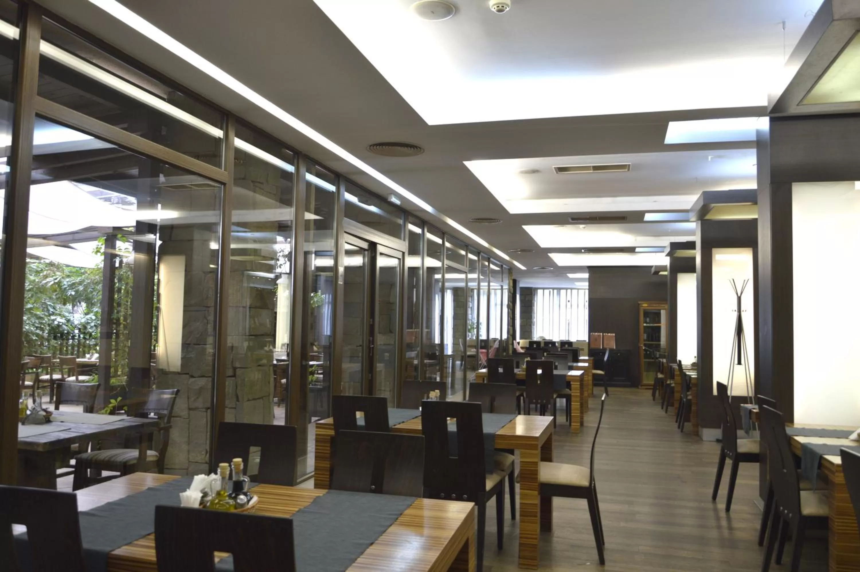 Restaurant/places to eat in Gardenia Park Hotel