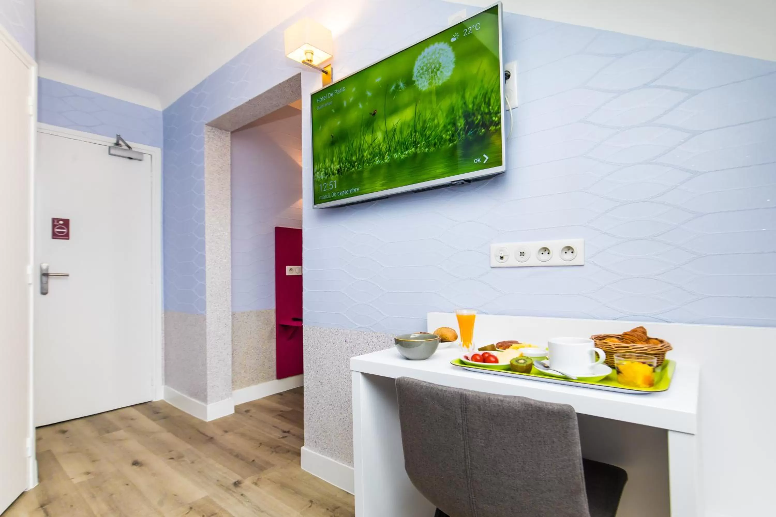 TV and multimedia in HOTEL DE PARIS MONTPARNASSE