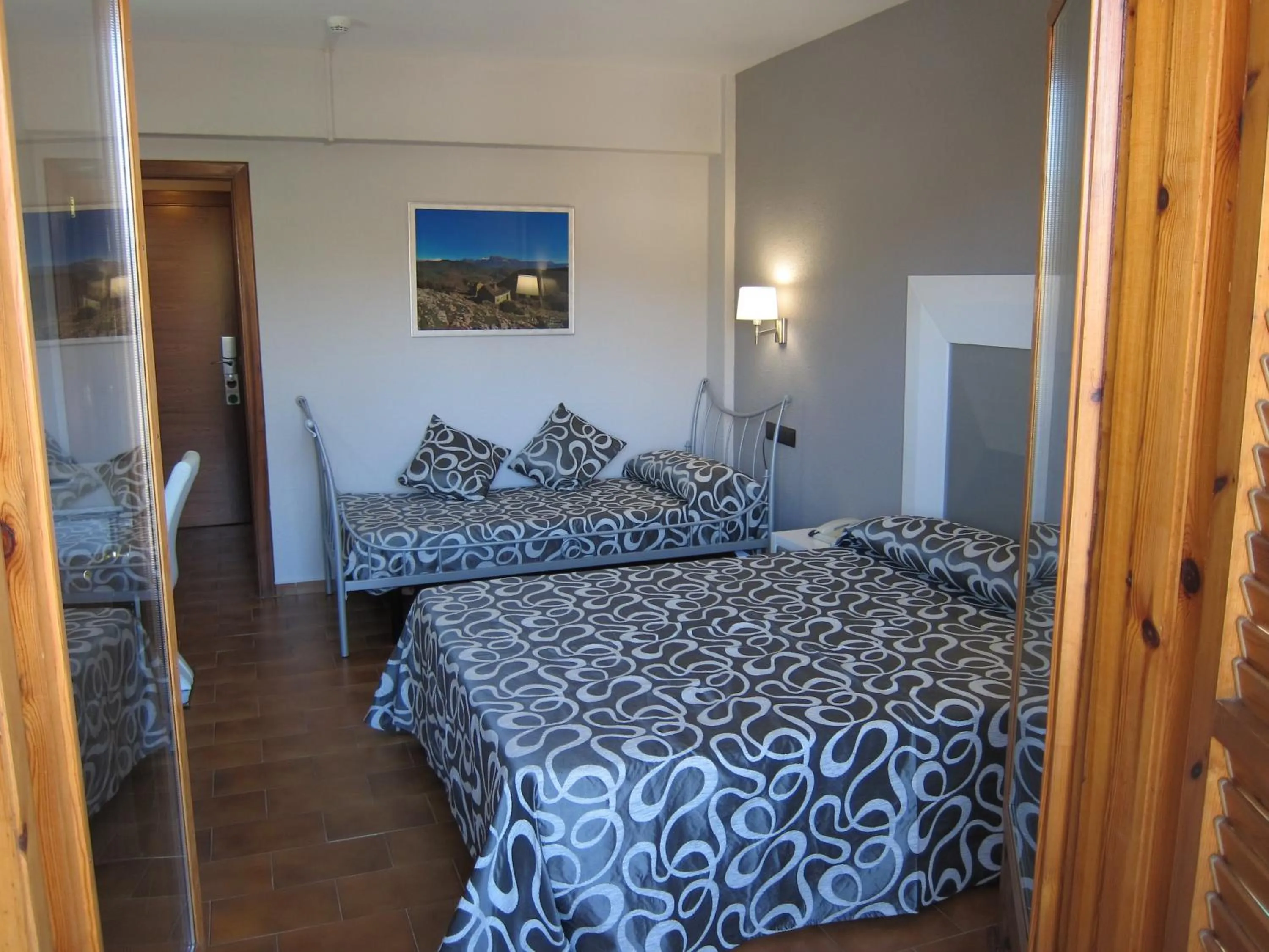 Photo of the whole room, Bed in Hotel Meson de L’Ainsa