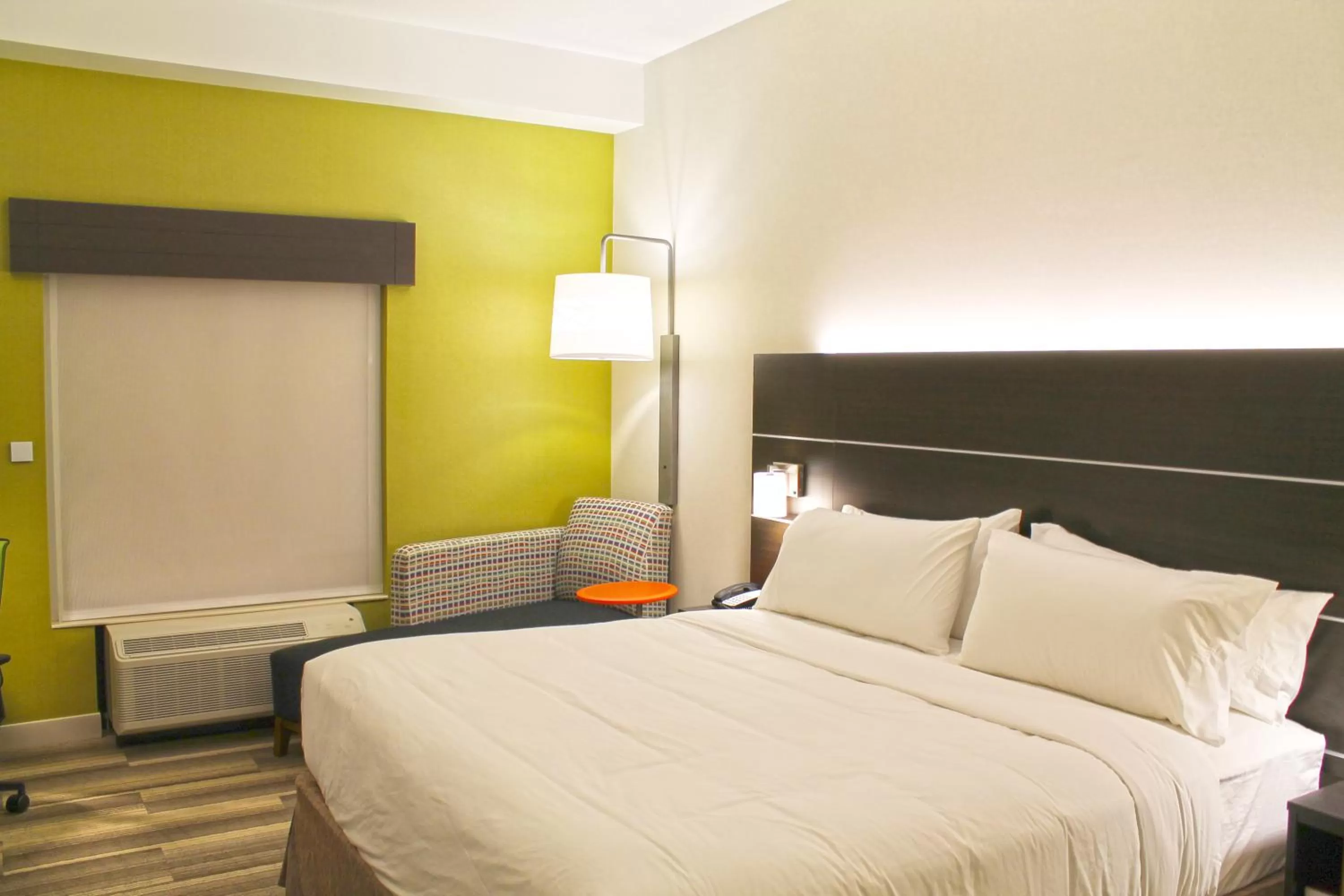 Photo of the whole room, Bed in Holiday Inn Express & Suites - St. Louis South - I-55 by IHG