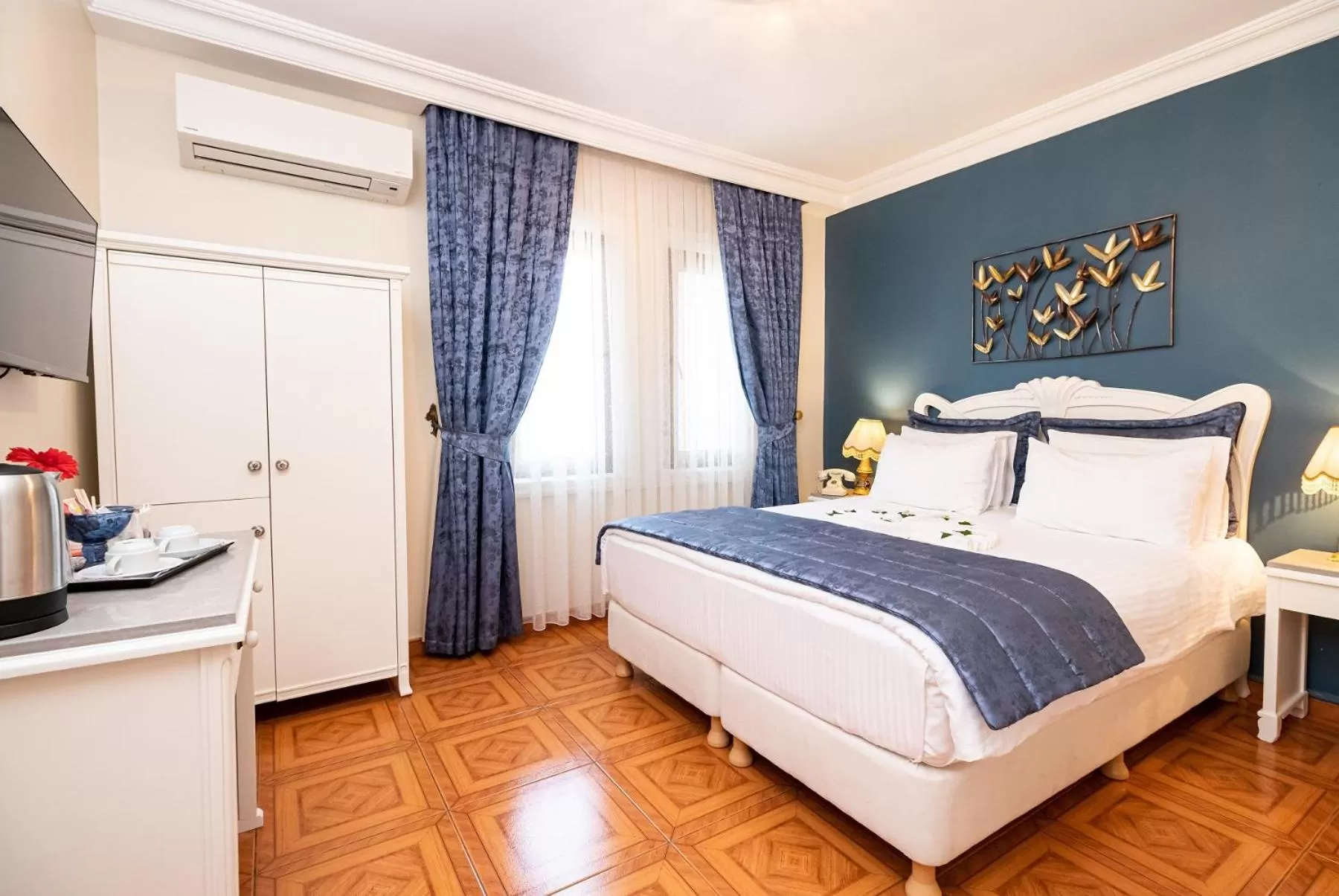 Photo of the whole room, Bed in Alzer Hotel Special Class