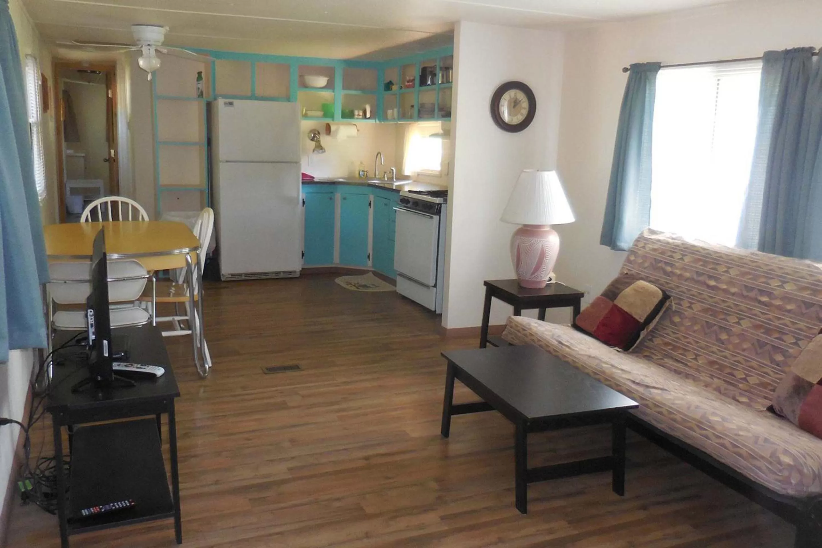 Kitchen or kitchenette in Elkhorn Lodge