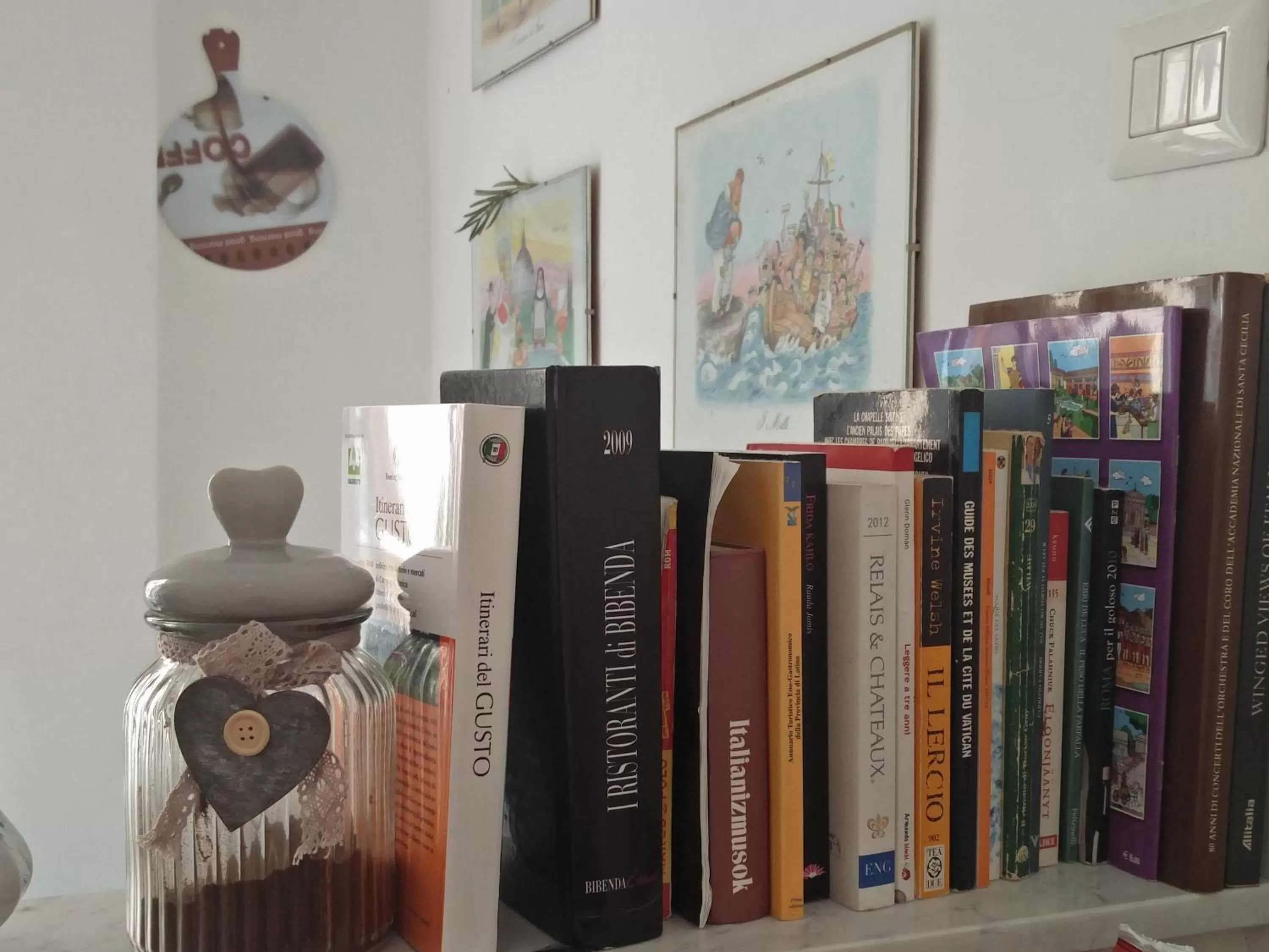 Library in AcB Vaticano Suites