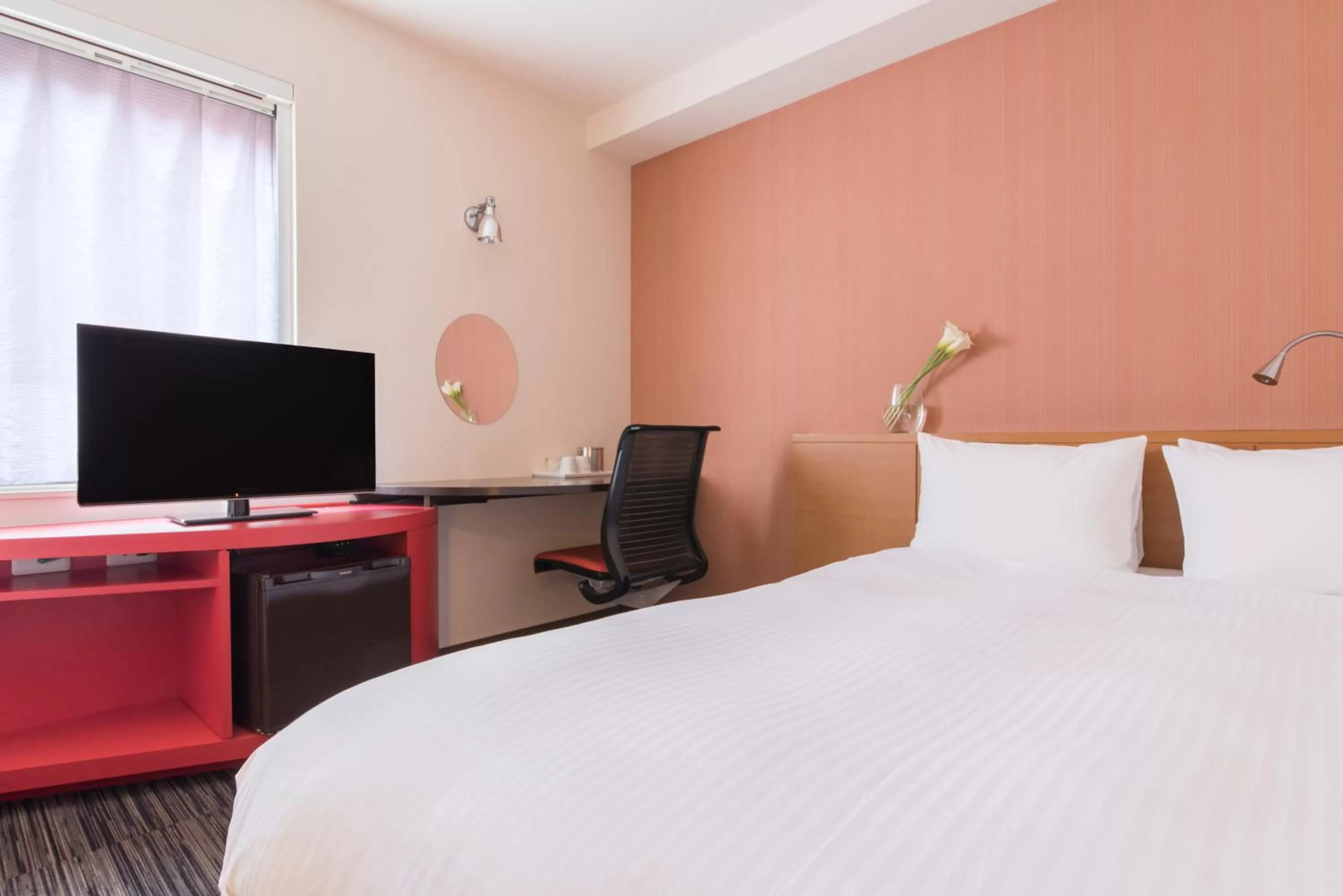 Photo of the whole room, Bed in the b kobe