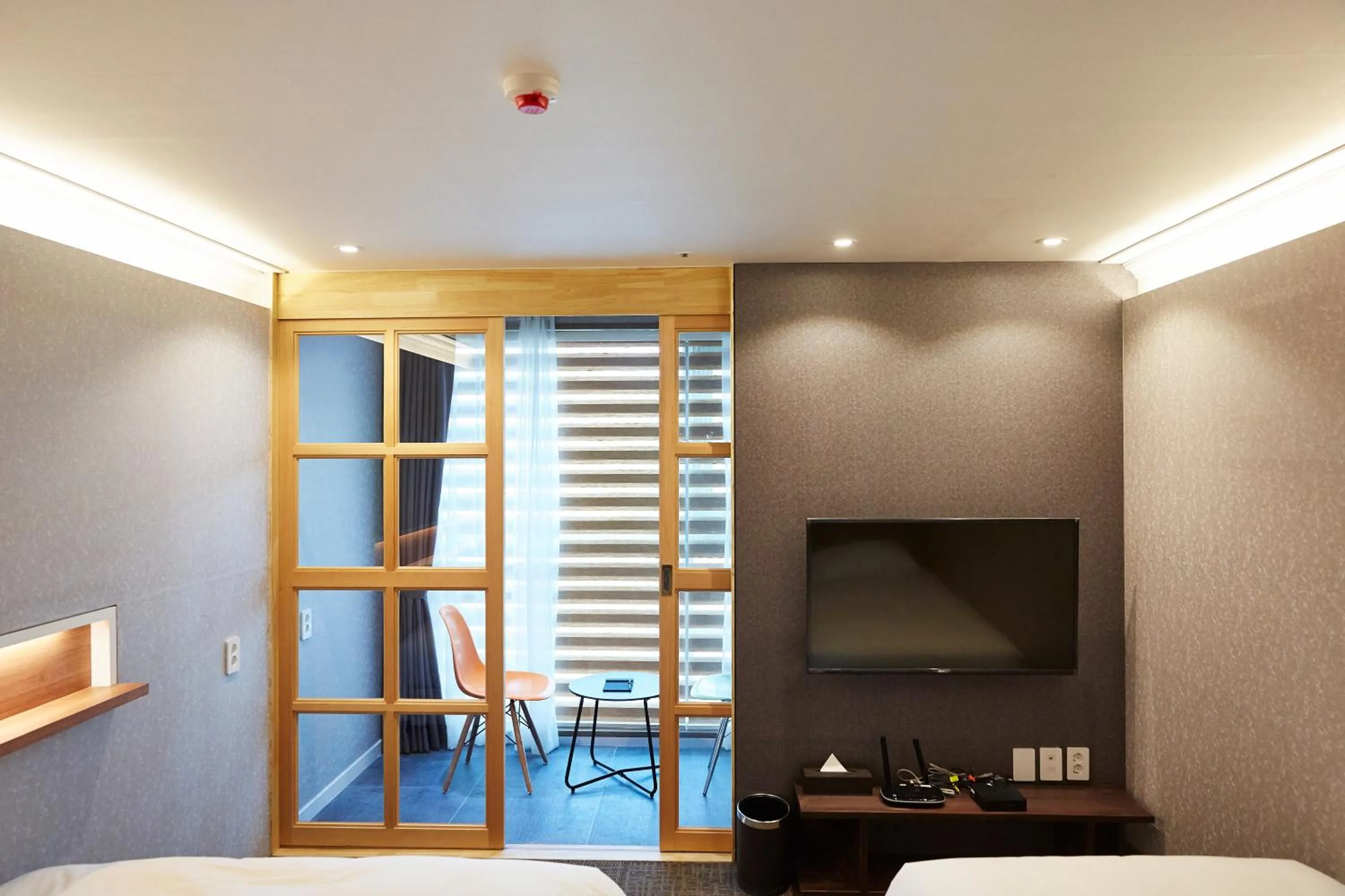 Balcony/Terrace, Bed in Royal Square Hotel Seoul