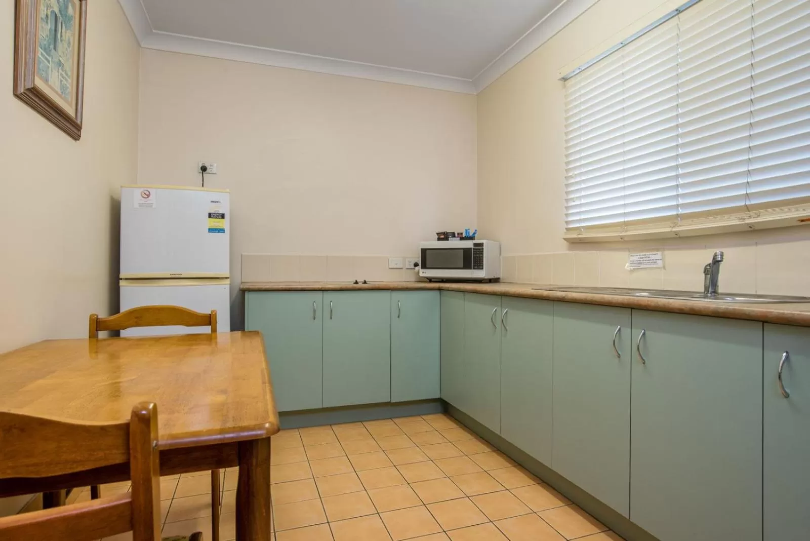 Kitchen or kitchenette in Aspley Carsel Motor Inn