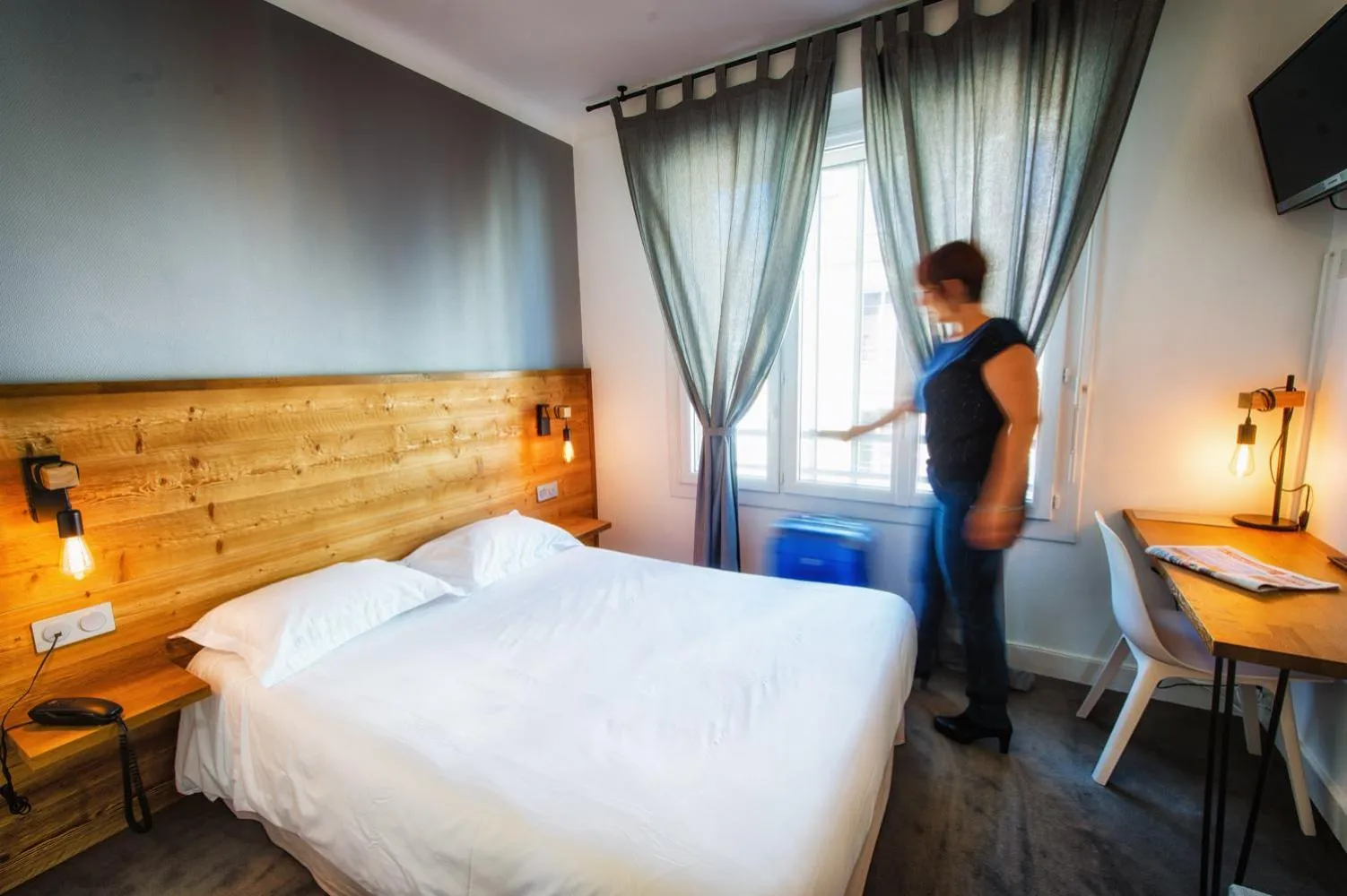 Bed in Hôtel Victor Hugo Lorient