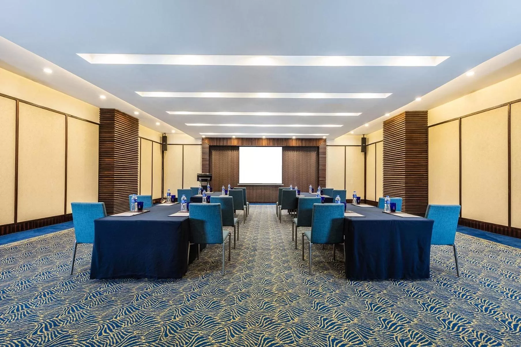 Meeting/conference room in Crowne Plaza Foshan by IHG