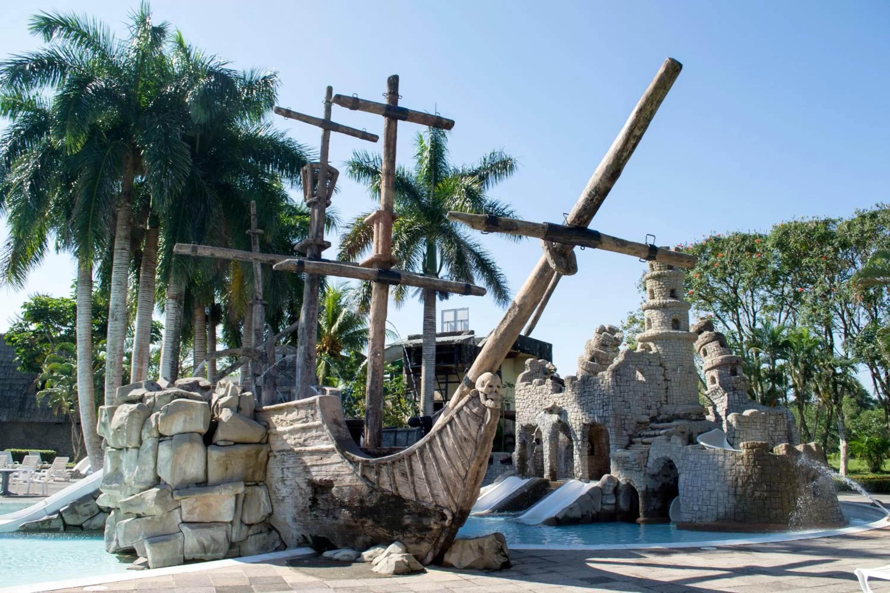Swimming pool in Amatique Bay Hotel