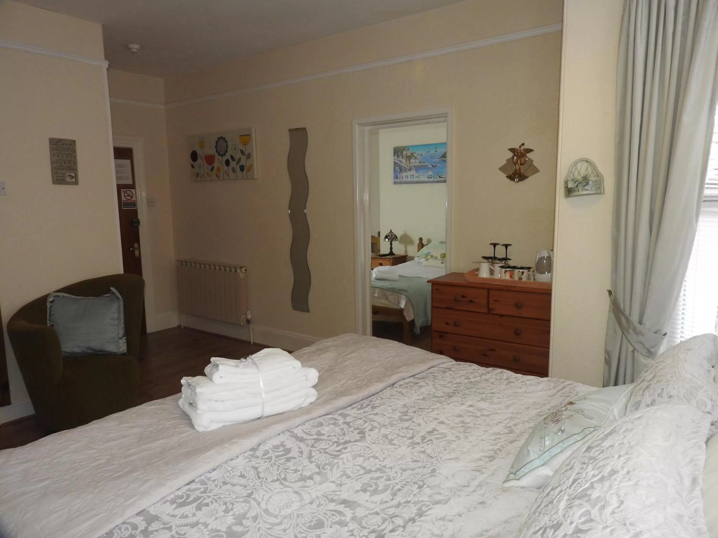 Bedroom, Bed in Beaches Guesthouse