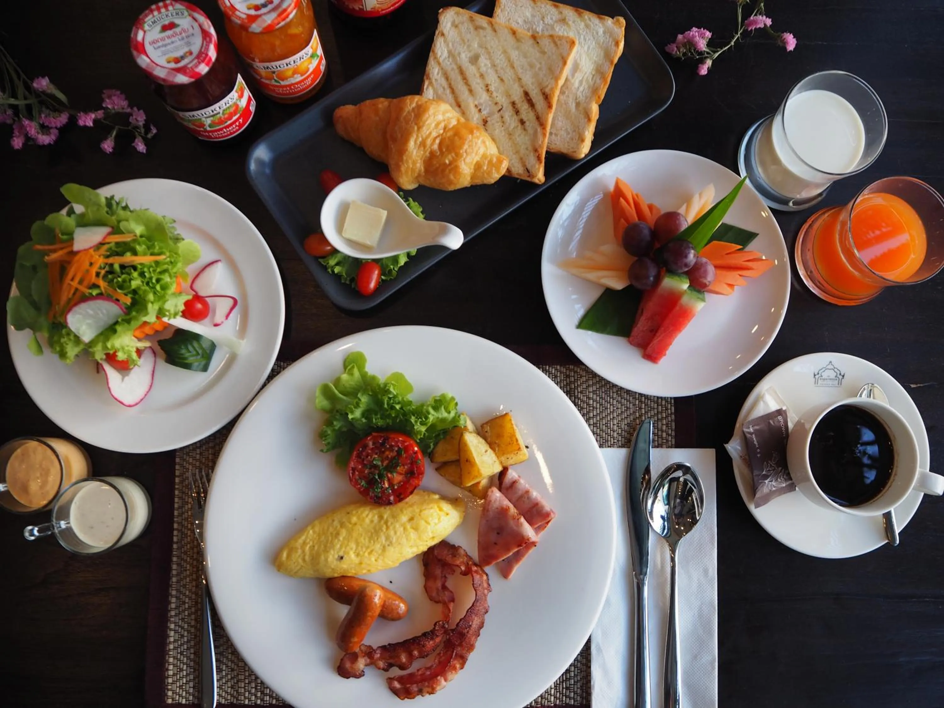 Food and drinks in The Experience Walking Street Chiang Mai