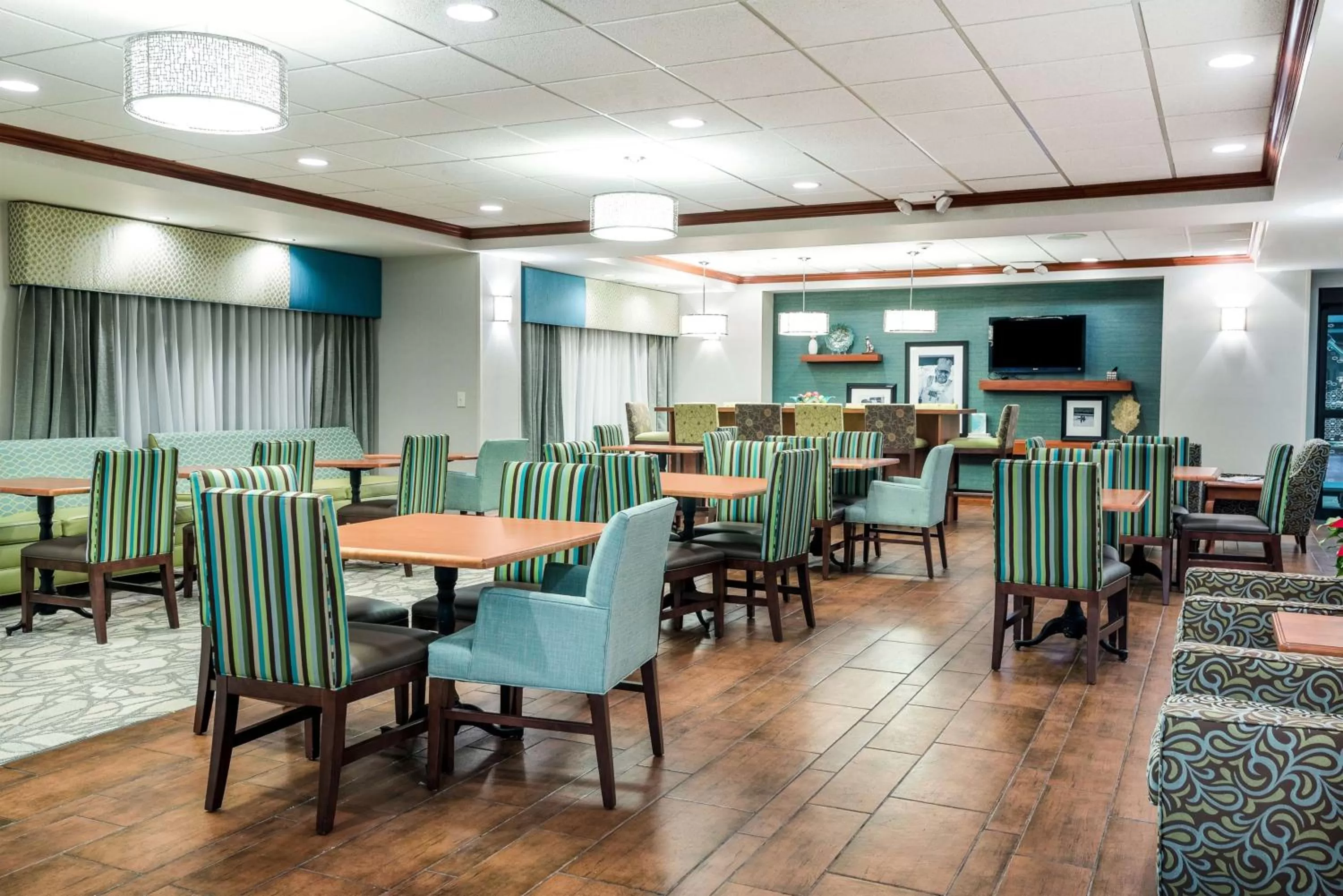 Restaurant/places to eat in Hampton Inn Bellevue