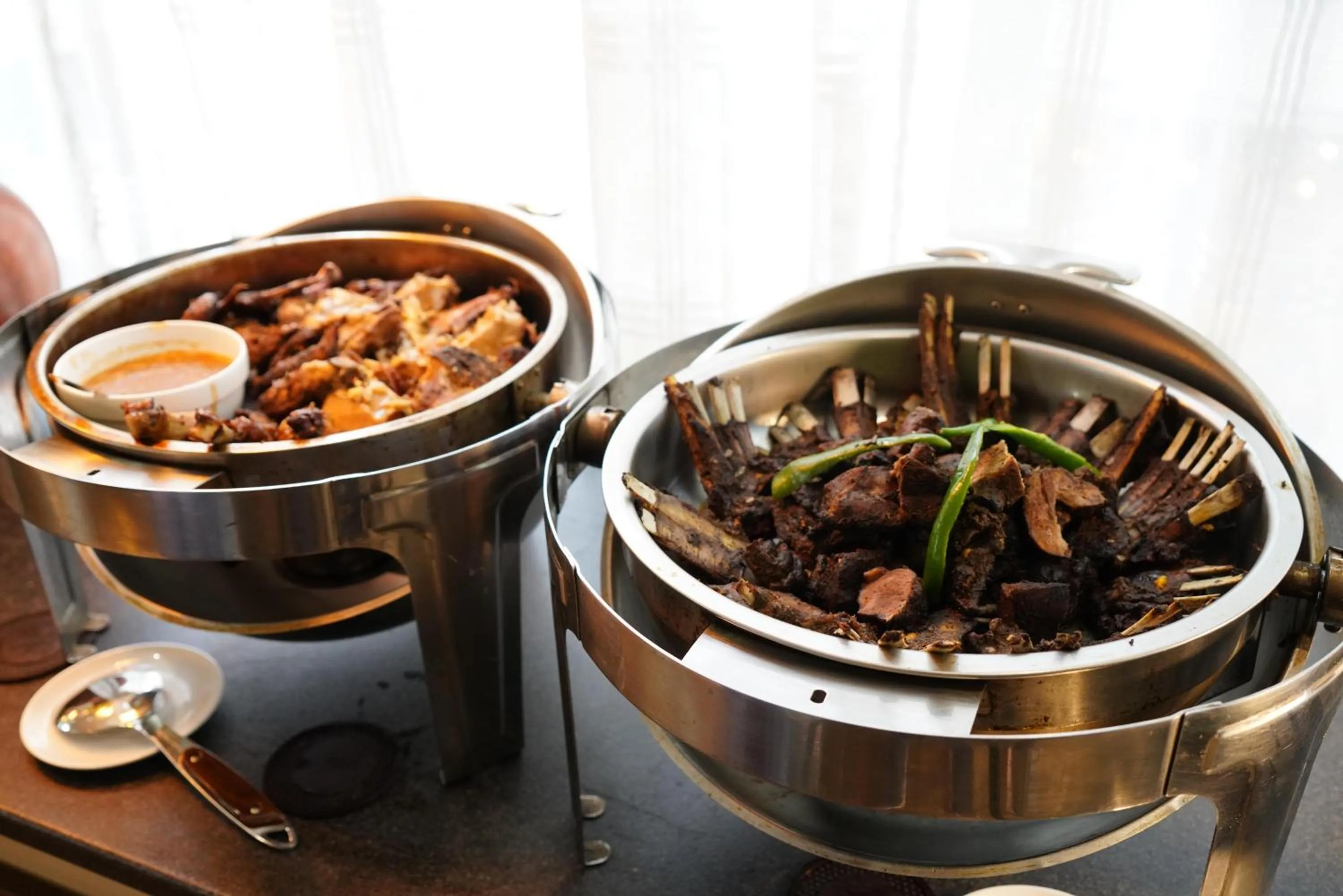 Restaurant/places to eat in Mado Hotel