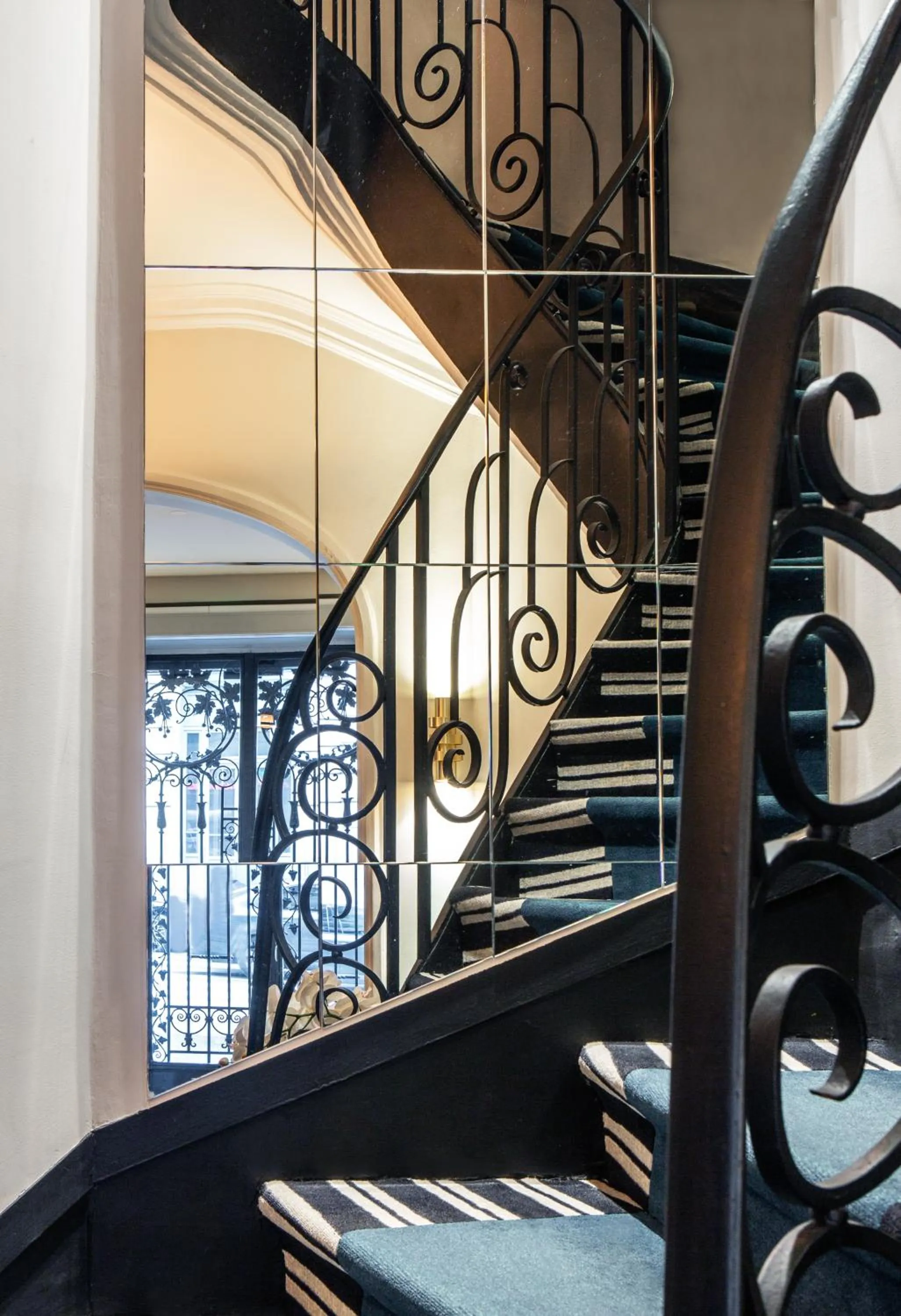 Lobby or reception in Hotel Flanelles Paris