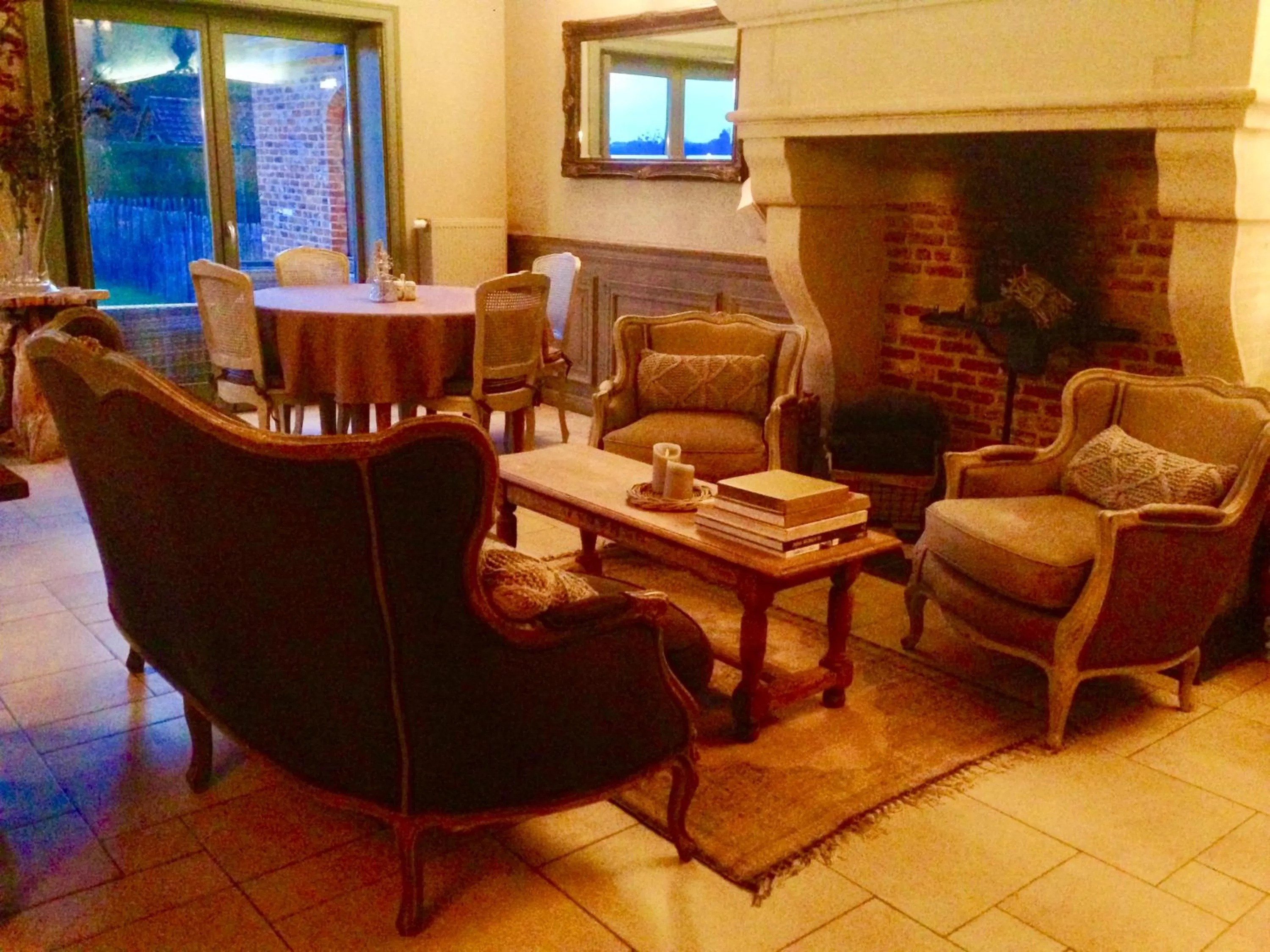 Communal lounge/ TV room in B&B Silentium