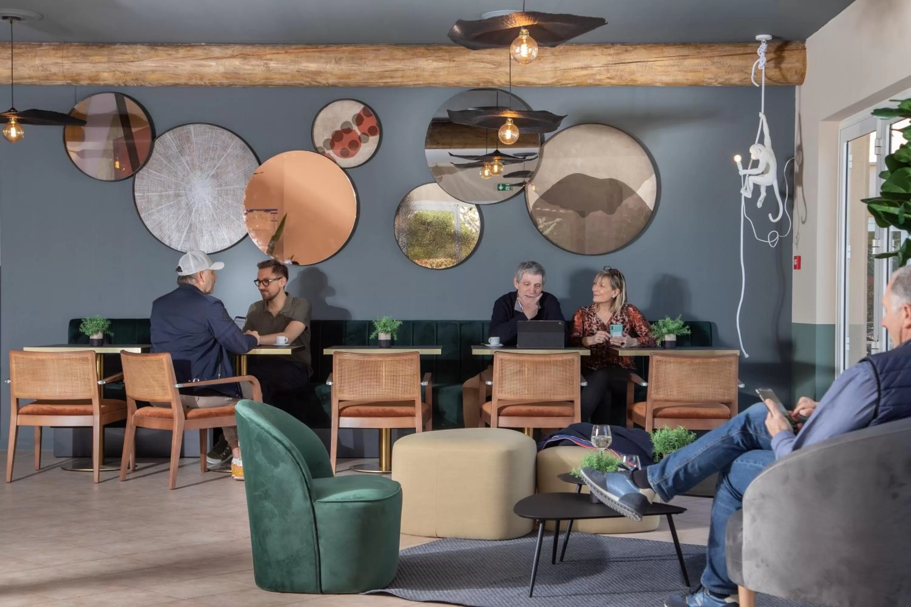 People in Hôtel La Perna