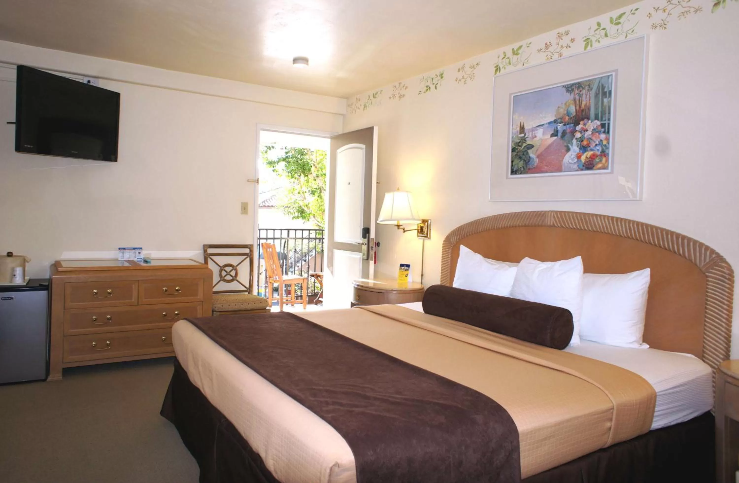 Queen Room - Disability Access/Roll-in Shower in Best Western Cabrillo Garden Inn