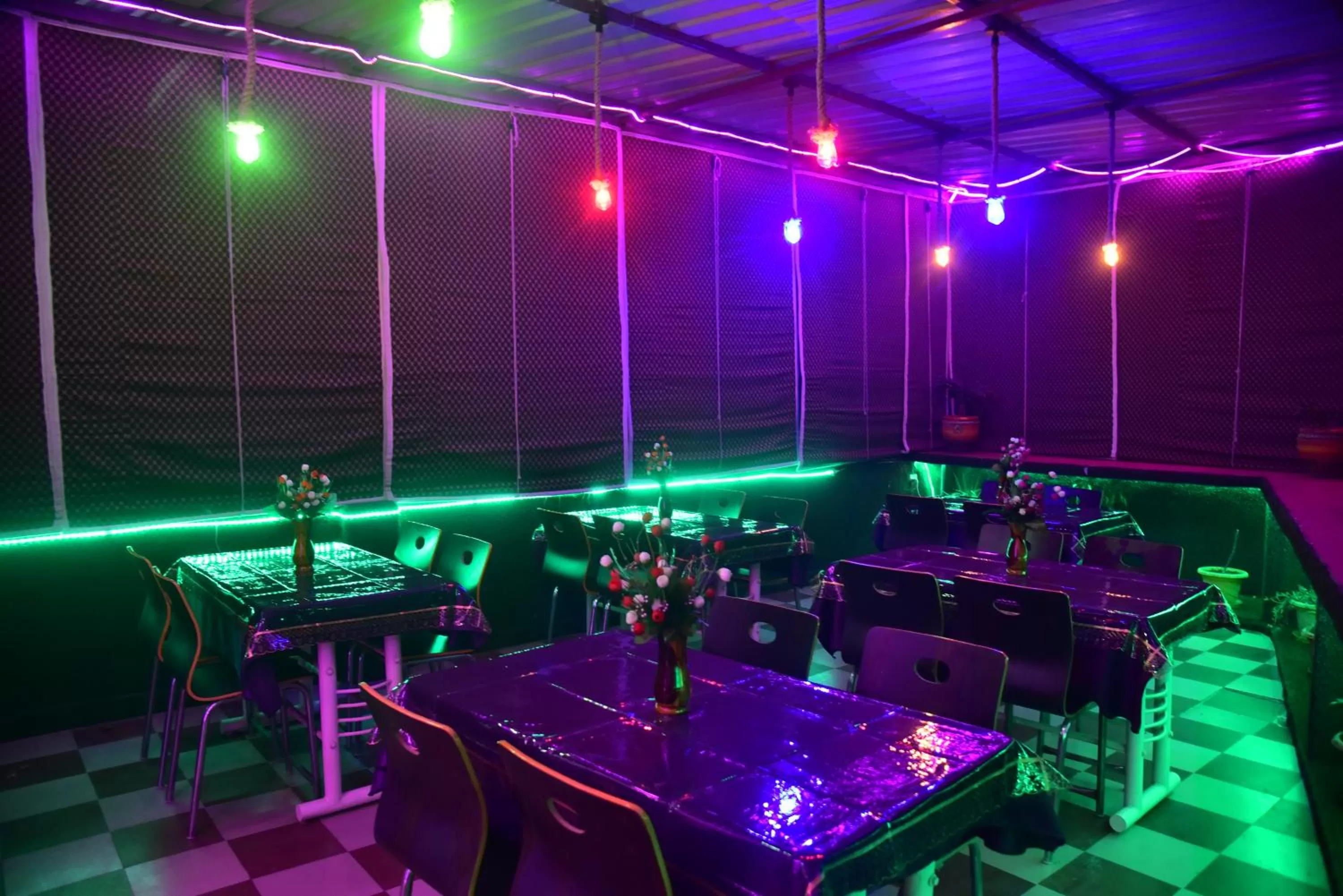 Restaurant/places to eat in The Park View Hotel