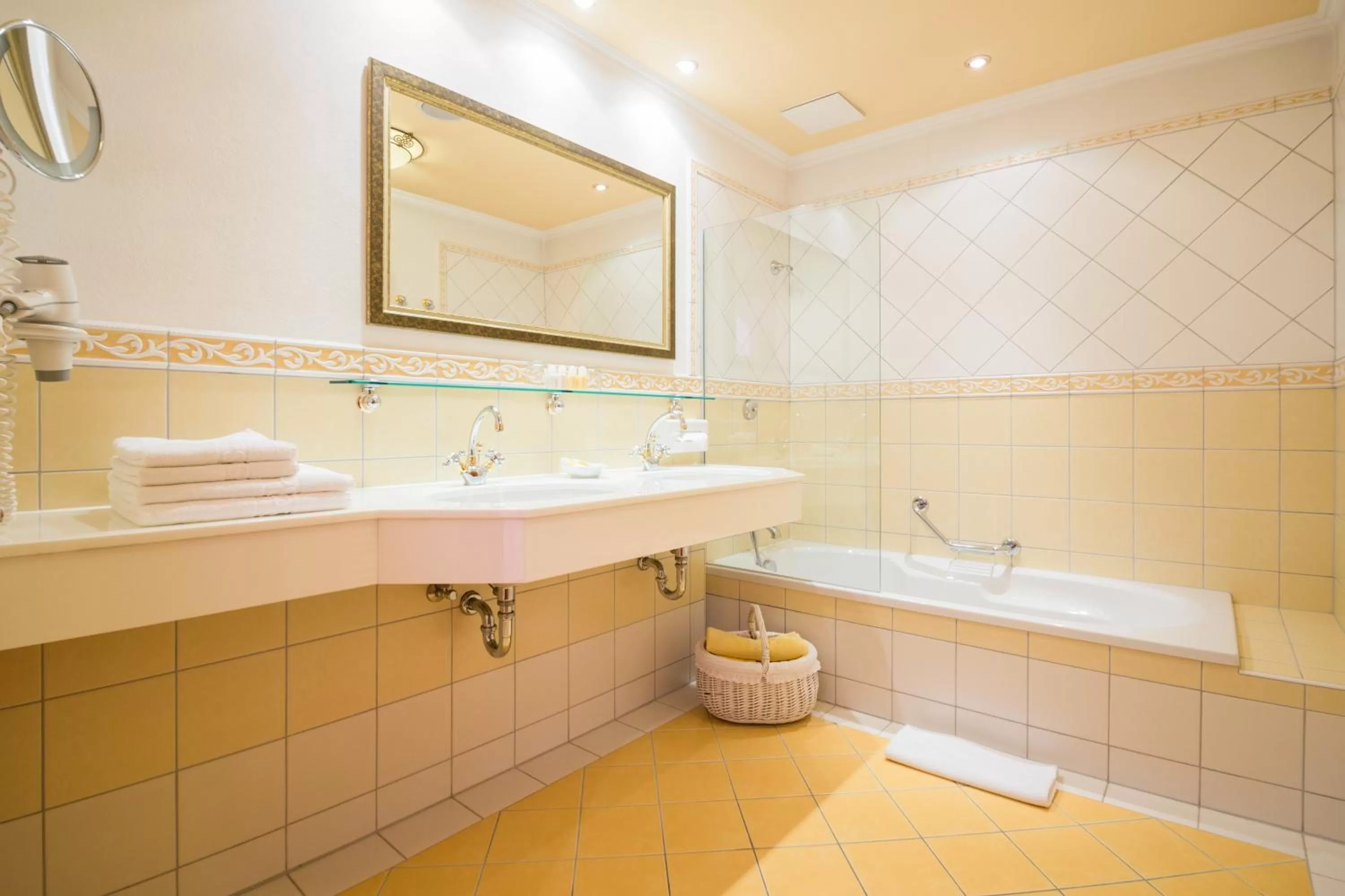 Bathroom in Hotel AlpenSchlössl