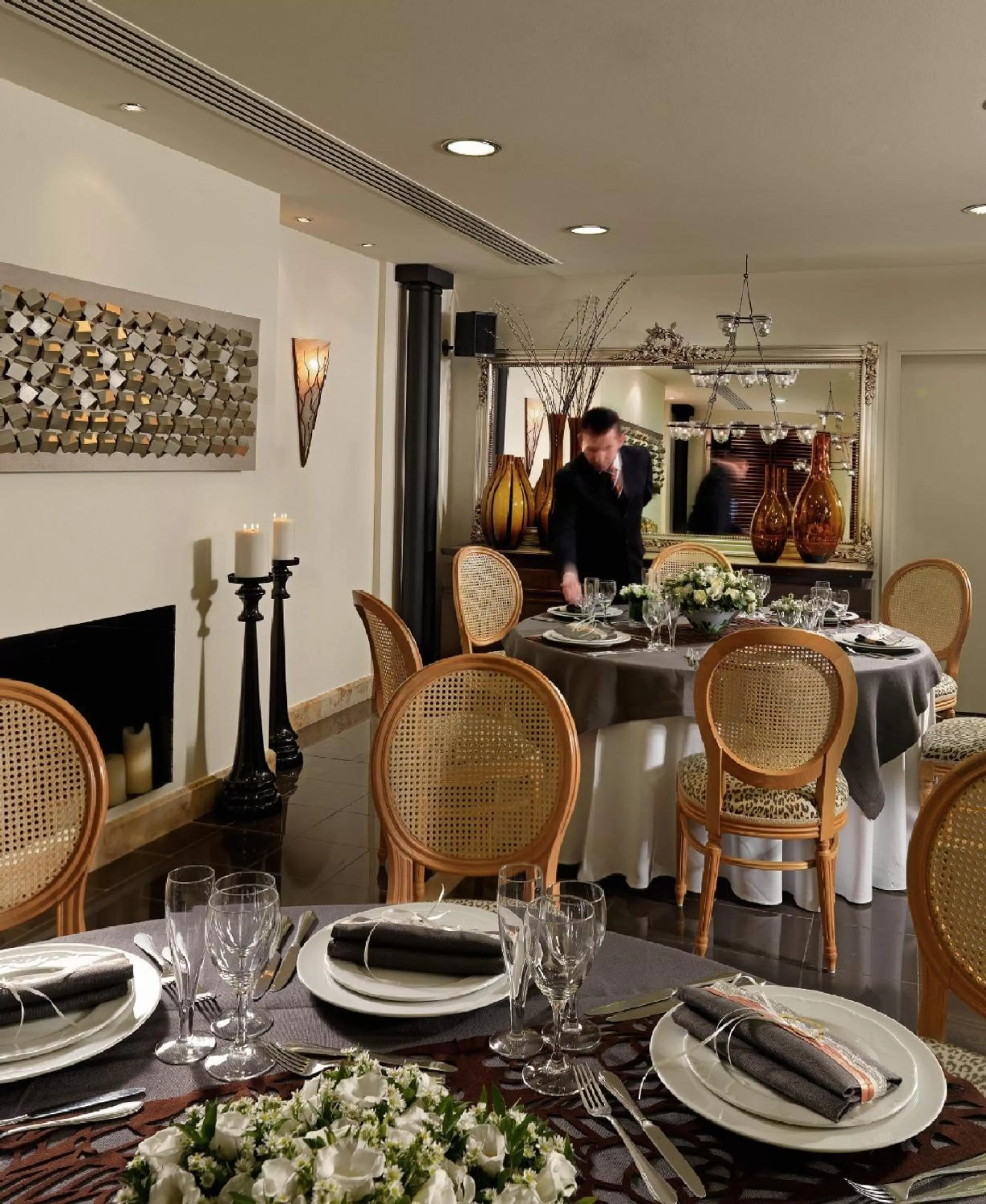 Restaurant/places to eat in Best Western Plus Embassy Hotel