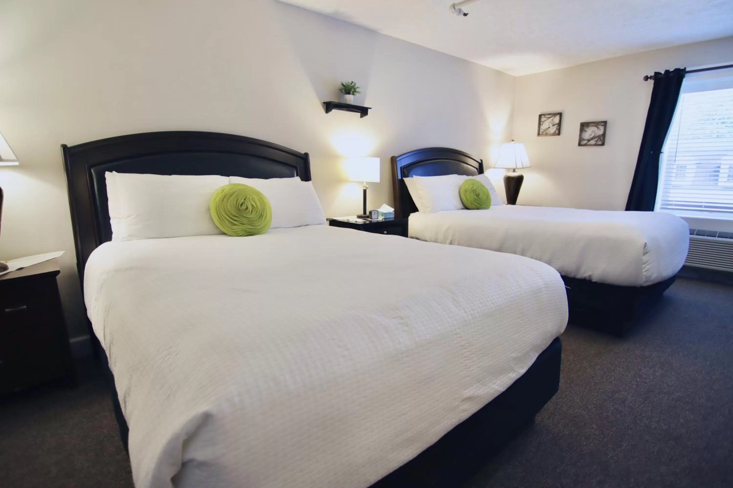 Bed in Hotel Frankfort & Restaurant