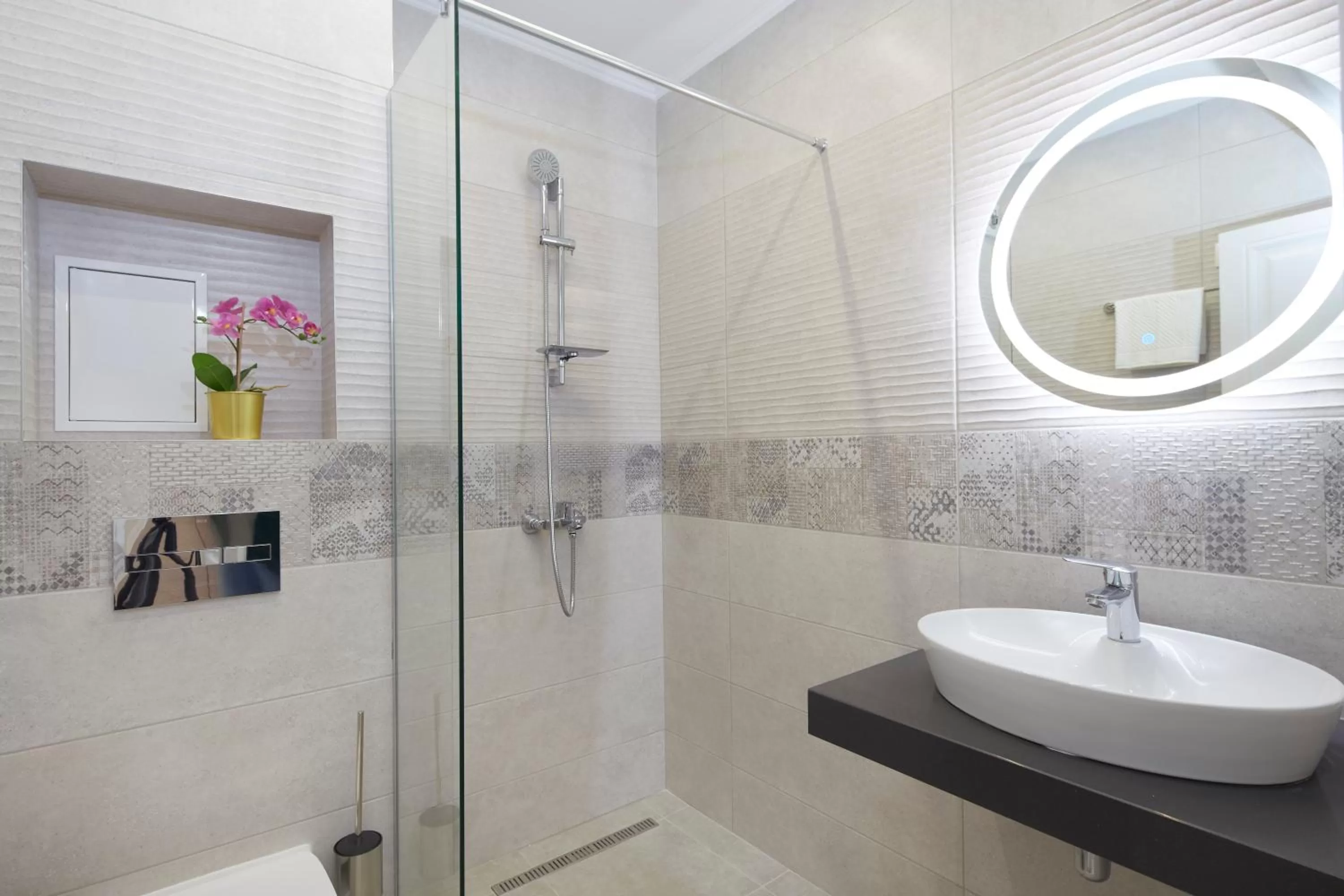 Bathroom in Bellicity Apart Complex