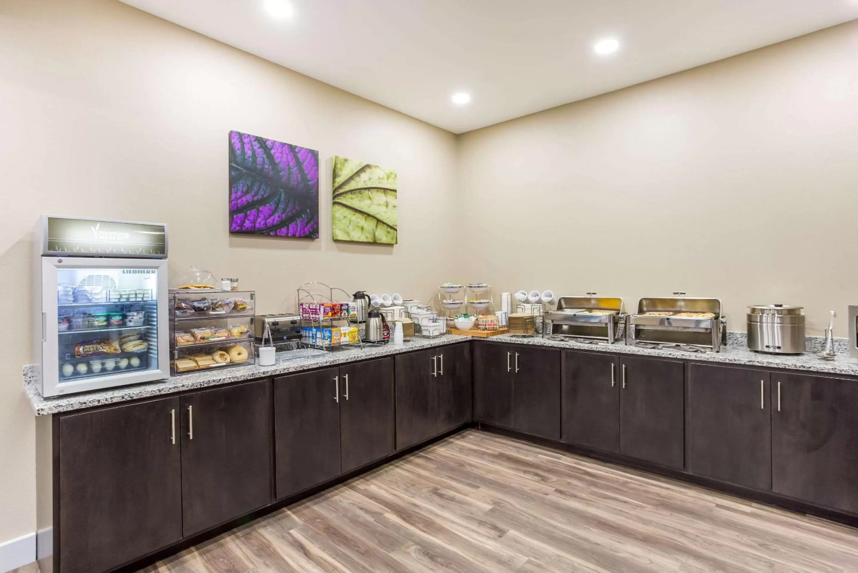 Restaurant/places to eat in MainStay Suites Logan Ohio-Hocking Hills