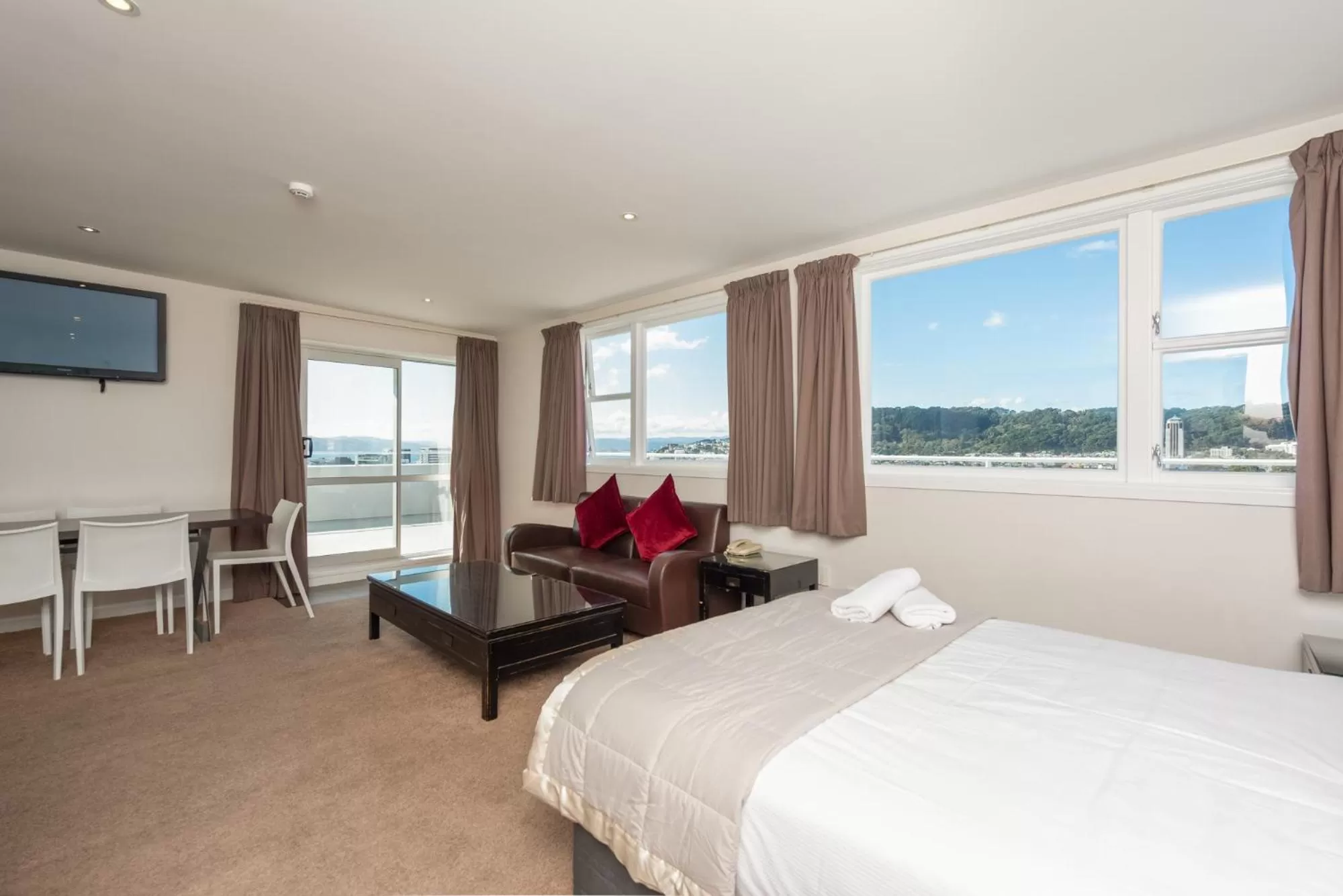 Bed in Capital View Motor Inn - Free Parking