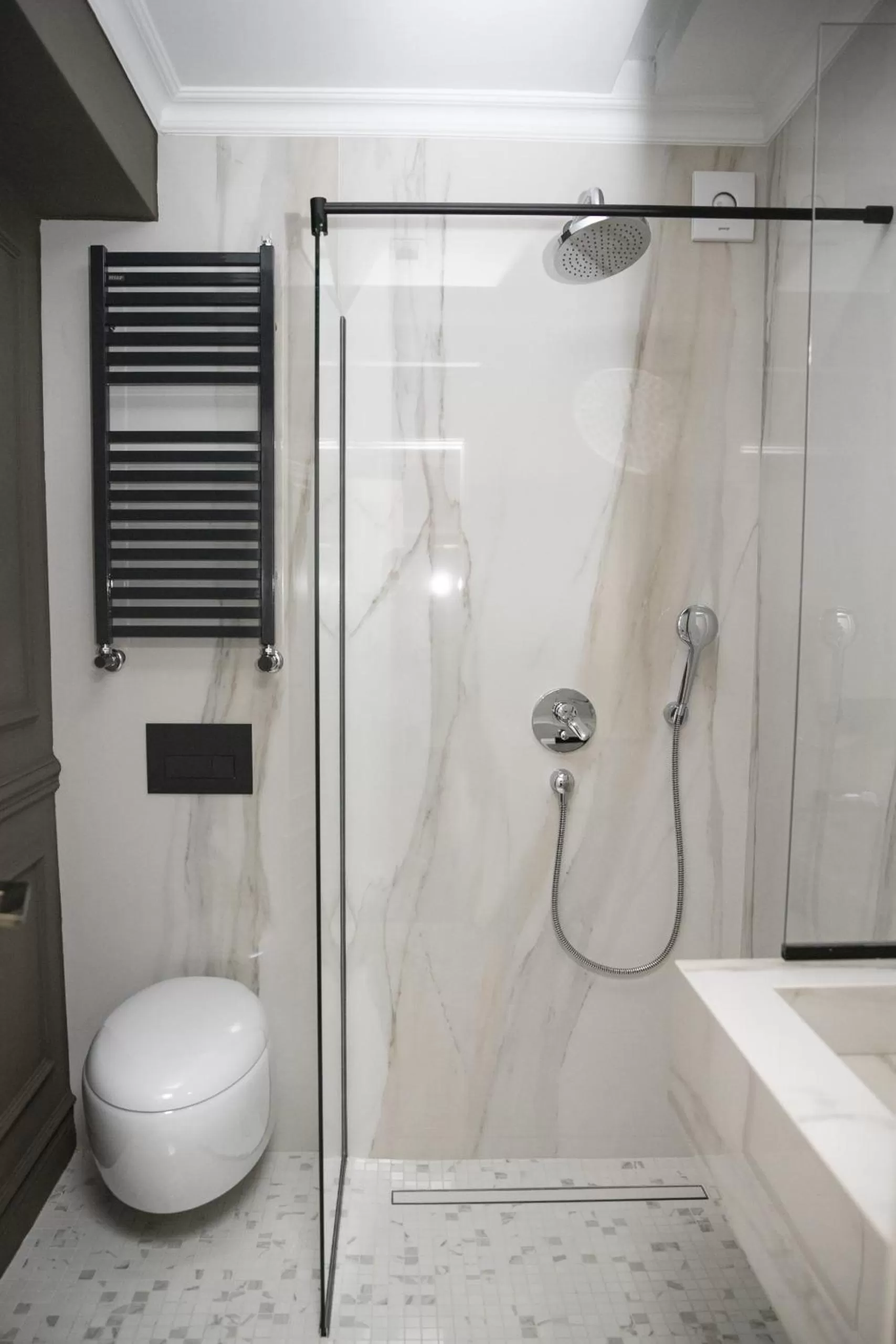 Shower in Cosmopolita Boutique Hotel