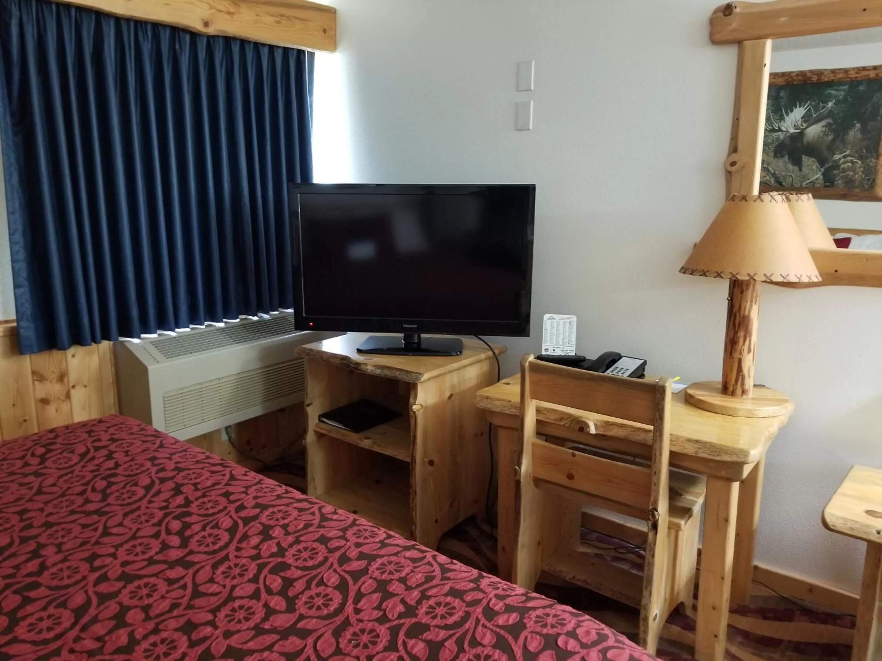 Bedroom in Days Inn by Wyndham Sandpoint